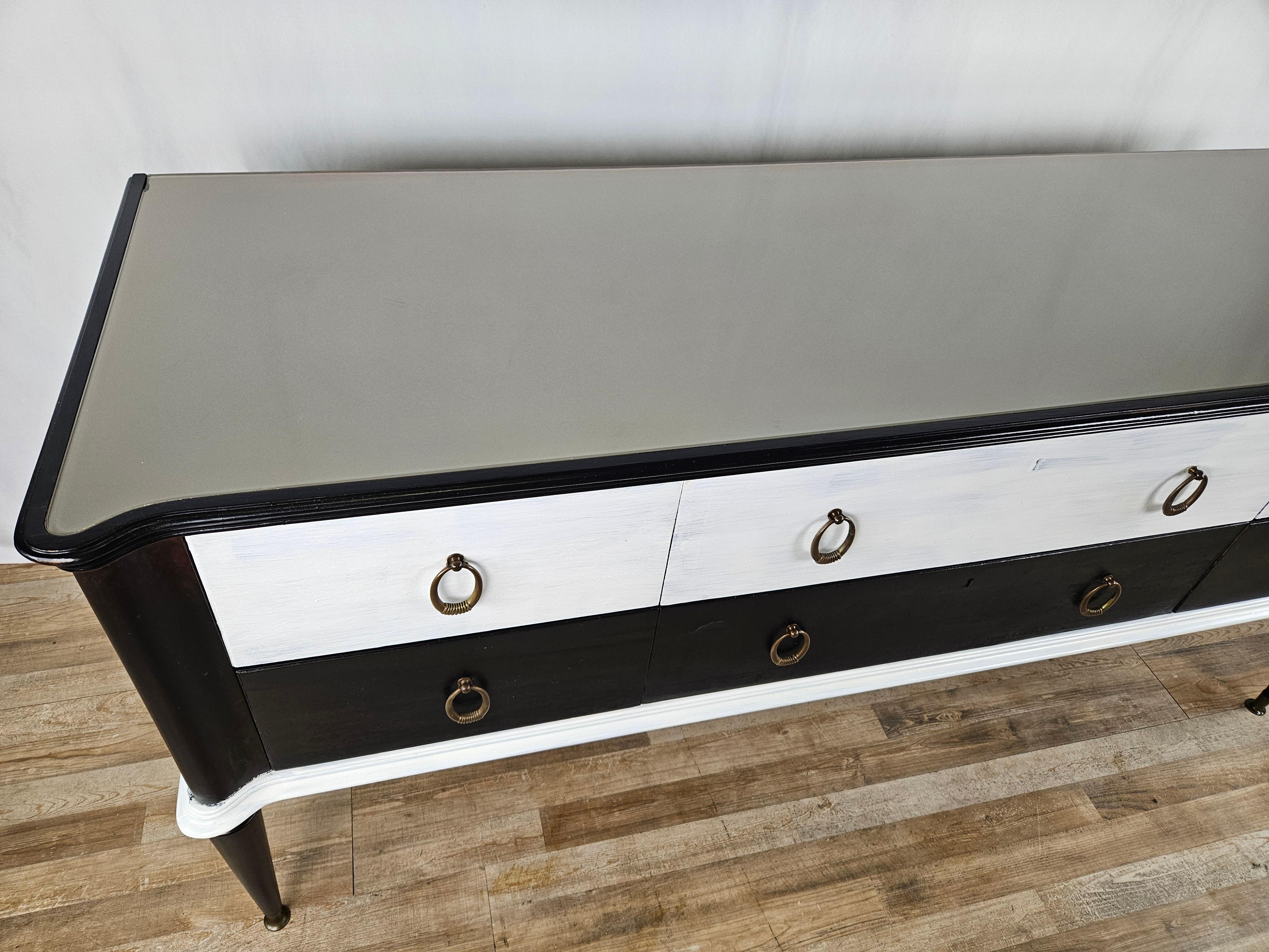 Italian Black white lacquered chest of drawers with glass top 20th century For Sale
