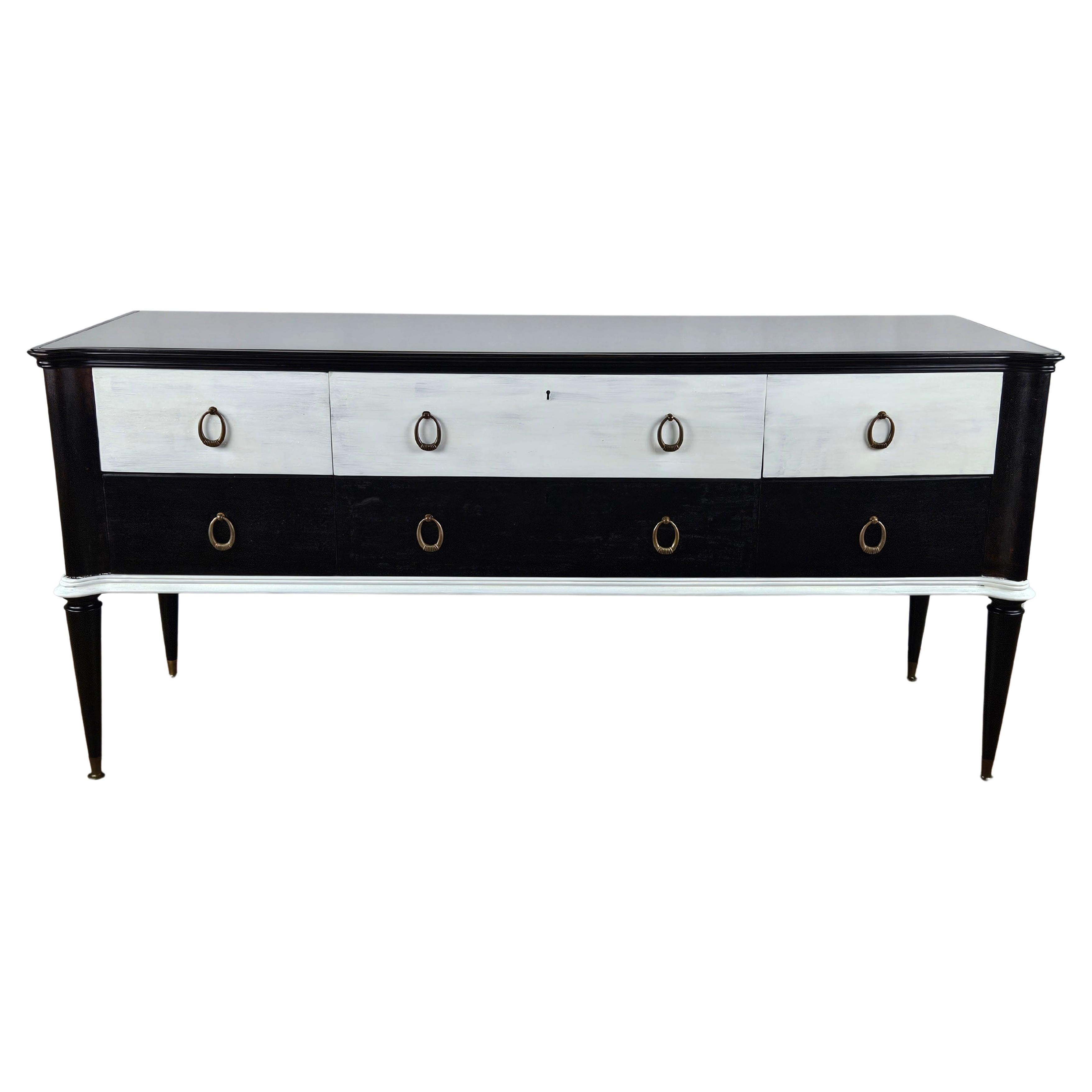 Black white lacquered chest of drawers with glass top 20th century For Sale