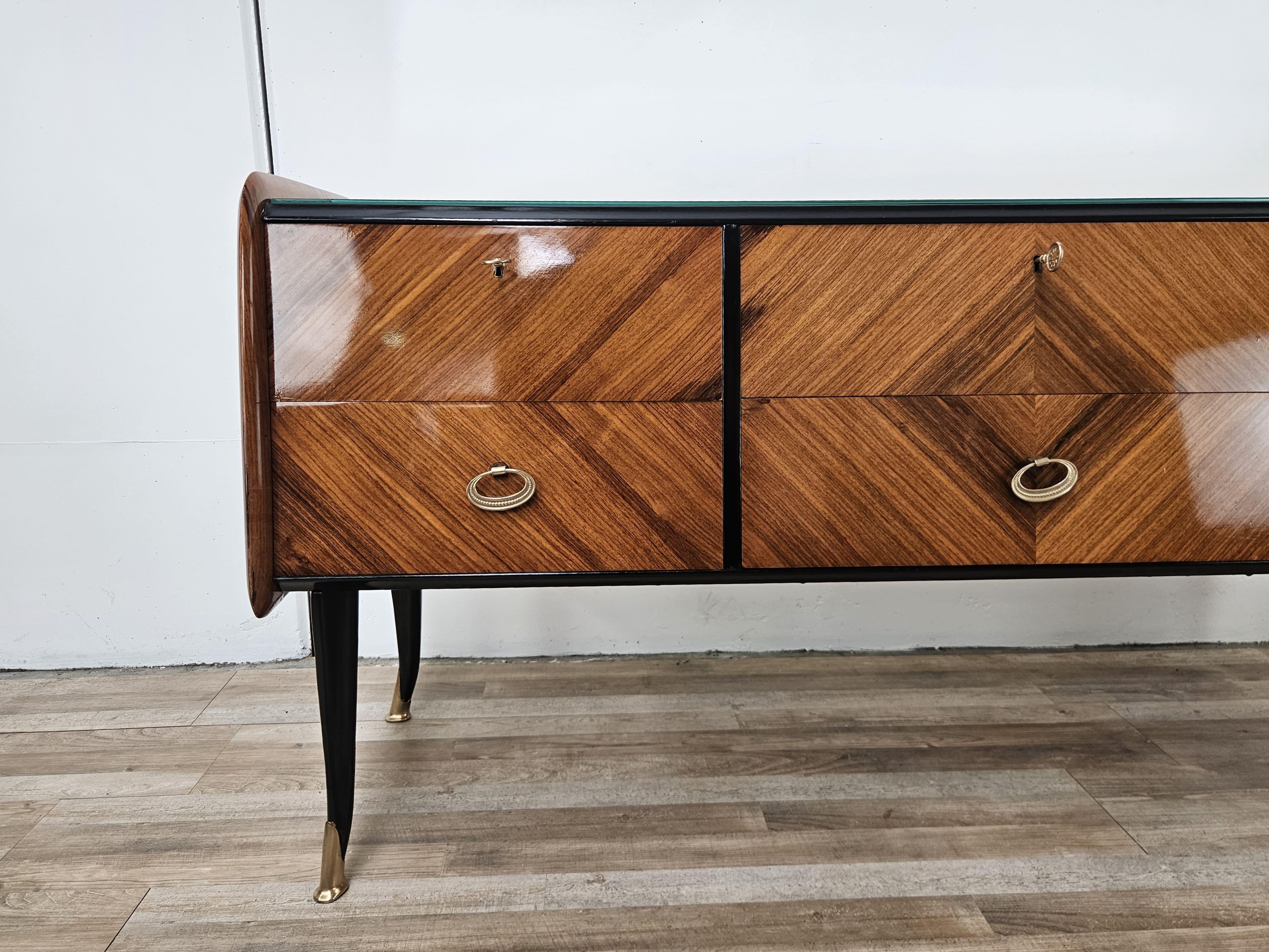 Mid-20th Century Commode en acajou et miroir du milieu du siècle dernier des années 1950 en vente
