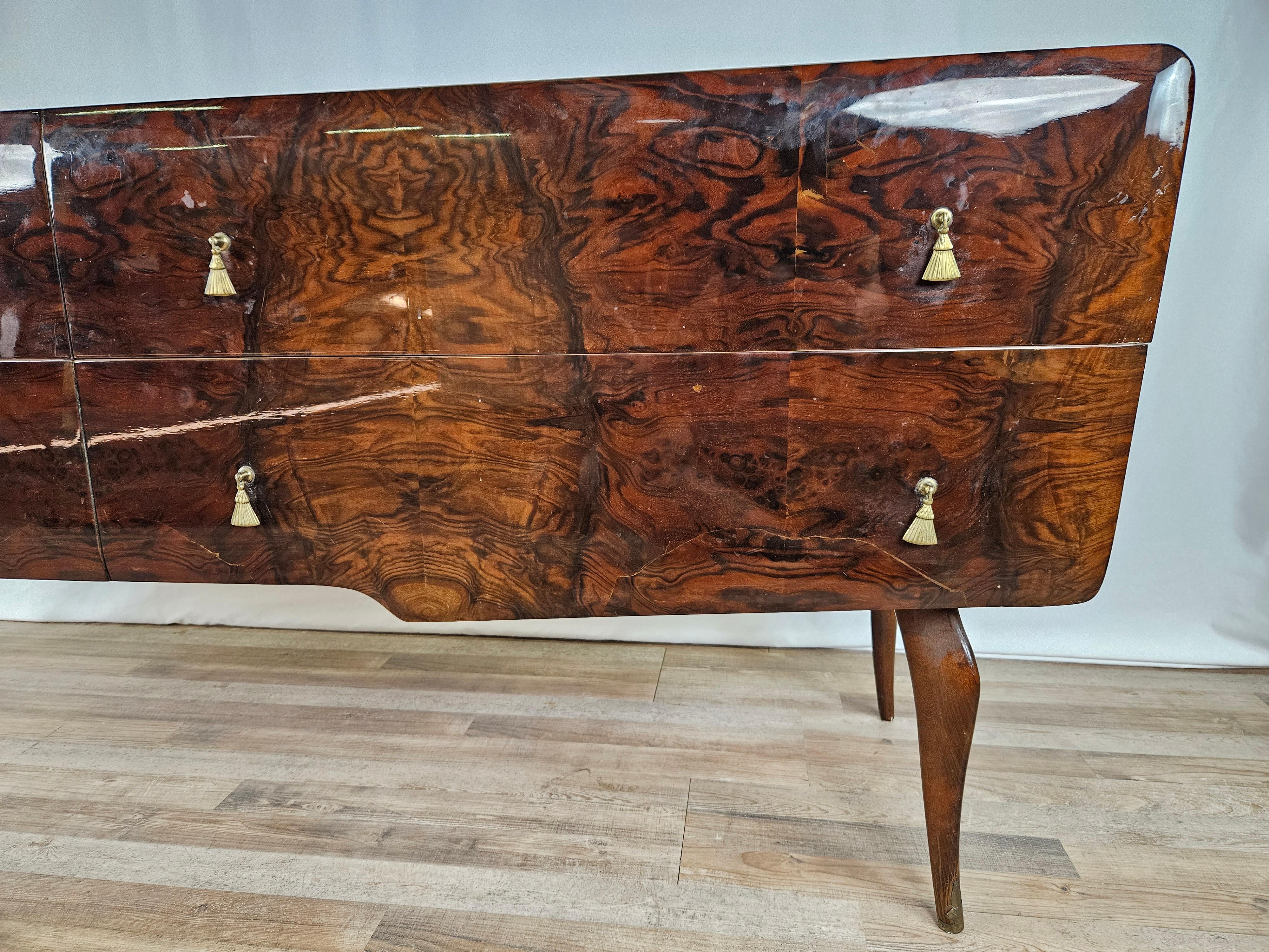 Mid Century Kommode mit Glas und Schubladen im Angebot 4