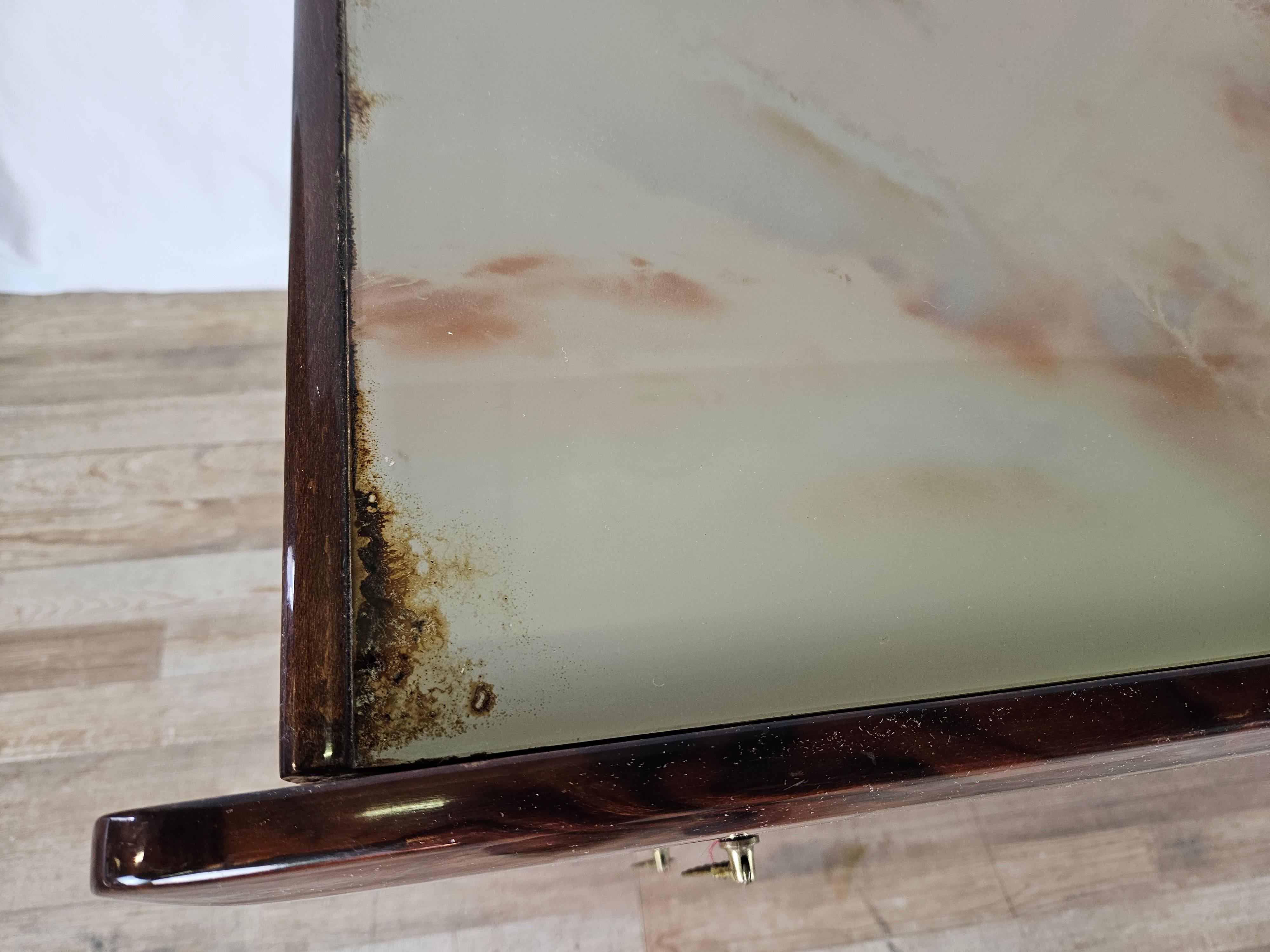 Mid Century Kommode mit Glas und Schubladen (Mid-20th Century) im Angebot