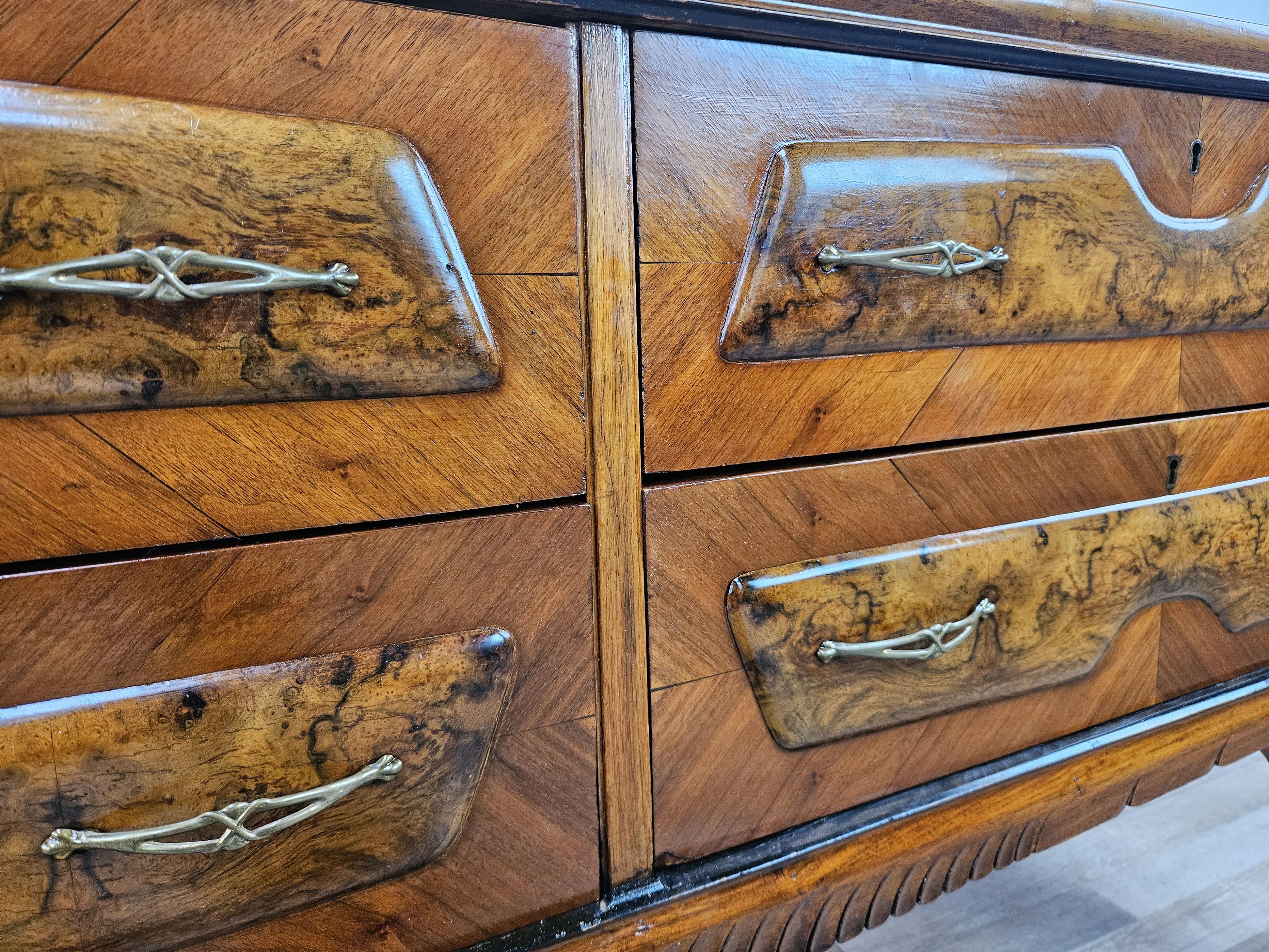 Cassettiera Mid Century in noce con piano in vetro in vendita 8