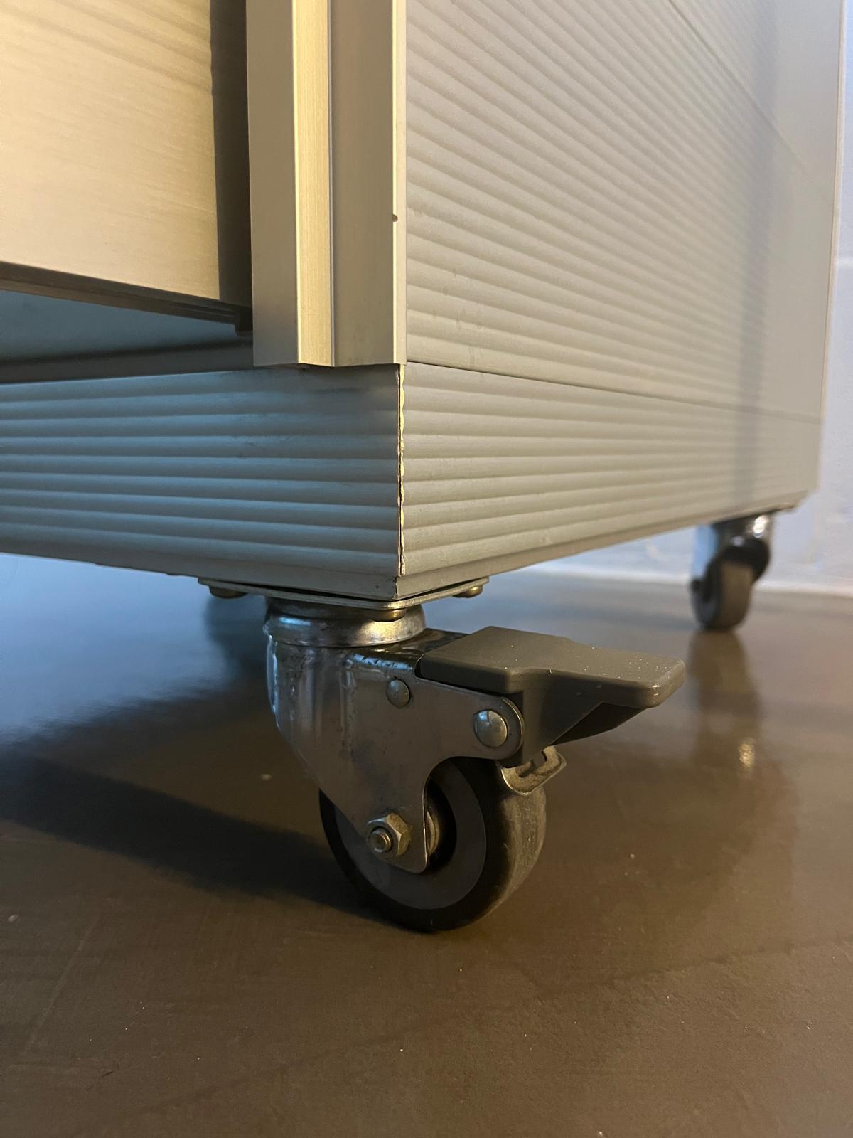 Cassettiera mod. Velasca - Ycami di L. Cozza & L. Mascheroni, Italia, 1980 in vendita 7