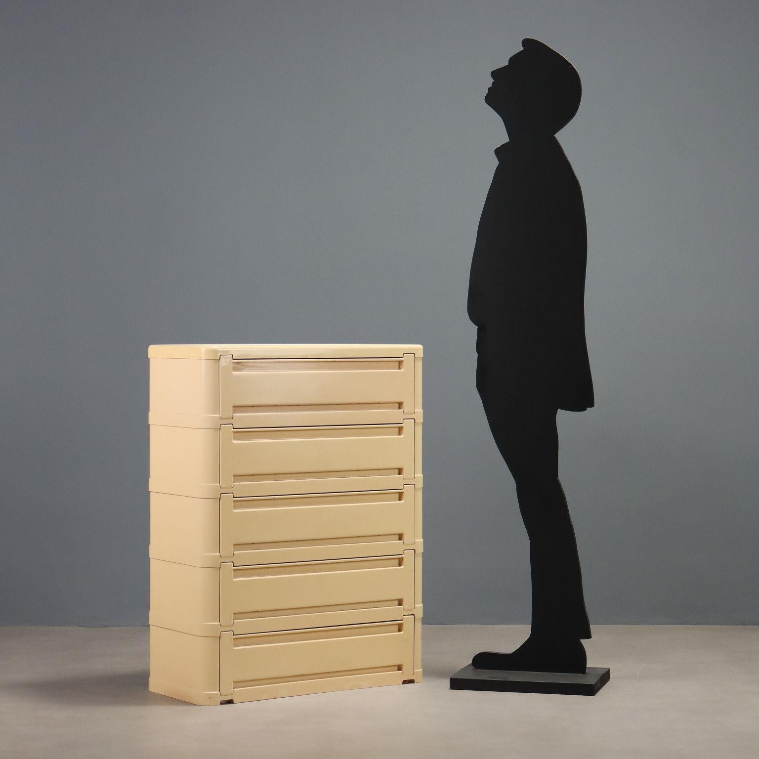 Mobile modulare in materiale plastico bianco con cinque cassetti. Mobile in buone condizioni generali con segni del tempo come visibile in foto. Discrete condizioni 
