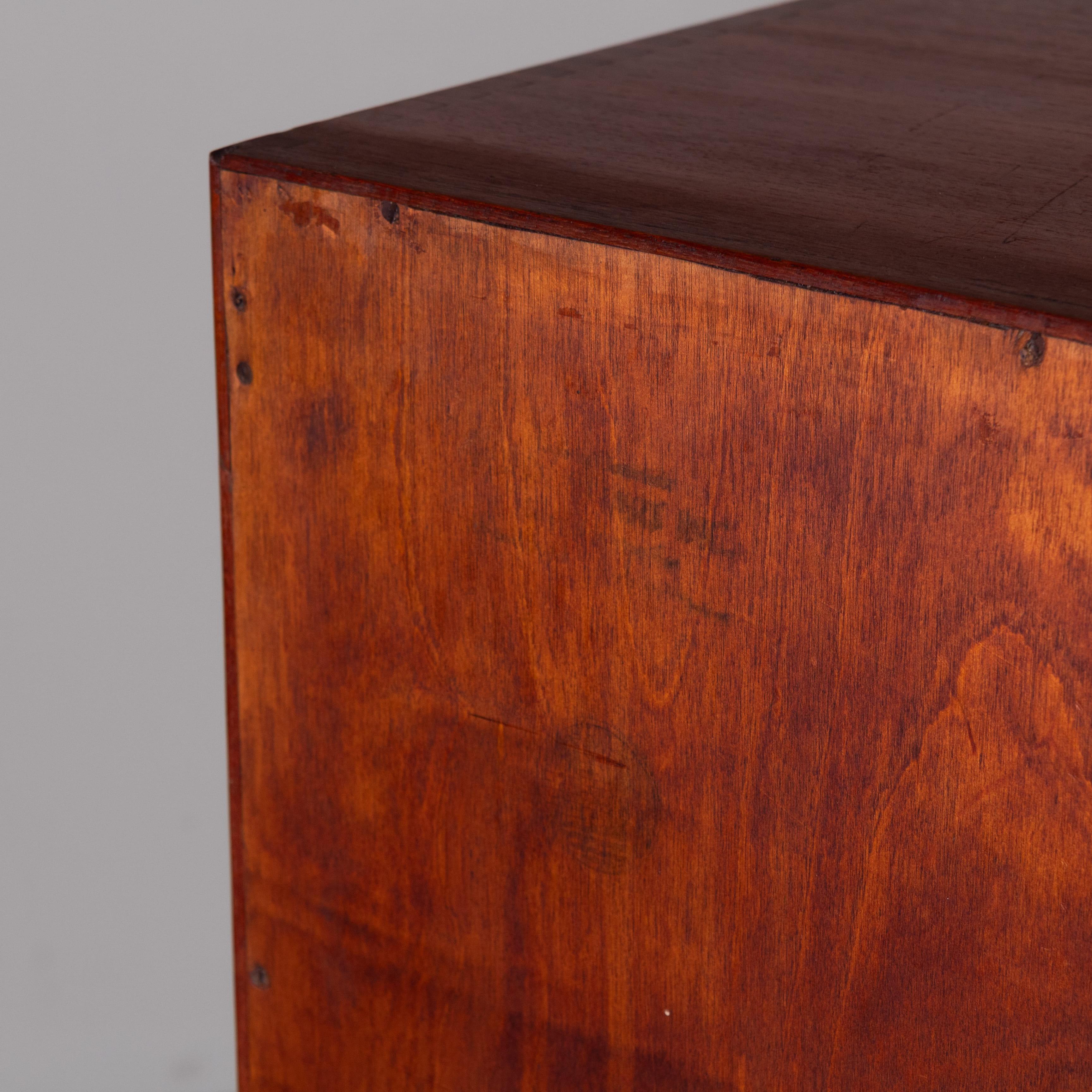 Teak chest of drawers designed by Peter Hvidt and Orla Mølgaard-Nielsen for Søborg Møbelfabrik in the 1950s. The design reflects the functional elegance of Danish modernism, with essential lines and balanced proportions. Solid wood frame with teak