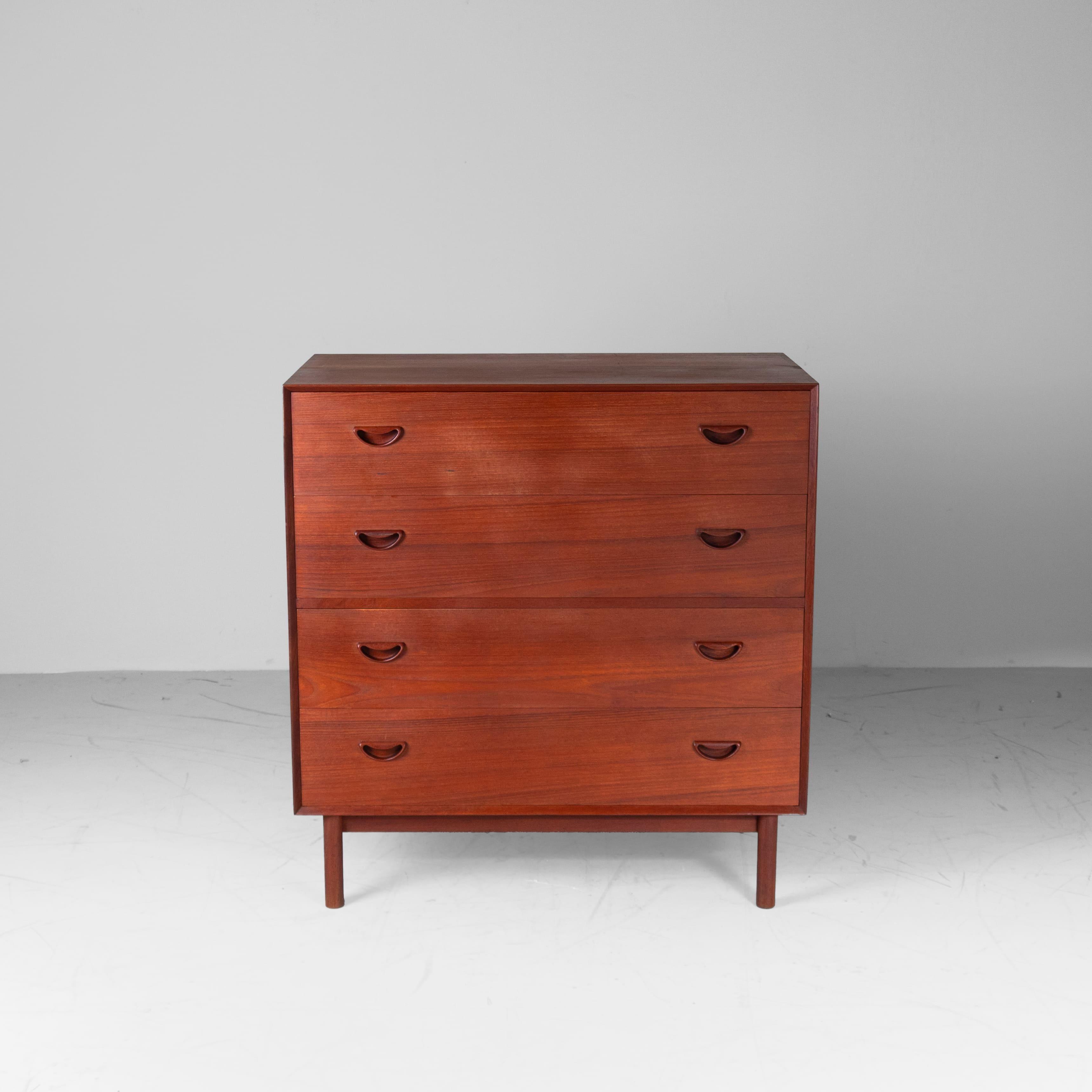 Scandinavian Modern Peter Hvidt and Orla Mølgaard-Nielsen chest of drawers, Søborg Møbelfabrik, 1954 For Sale