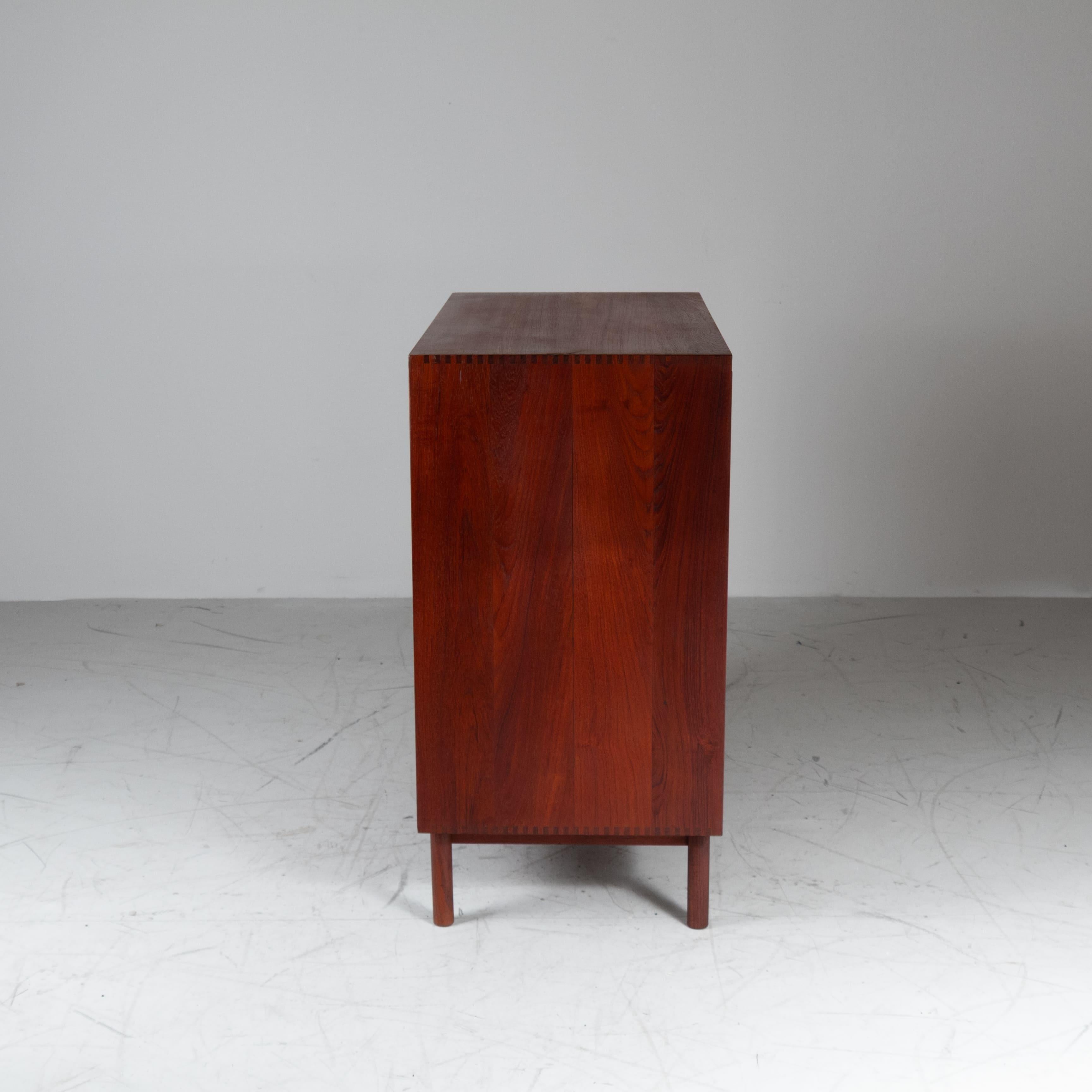 Peter Hvidt and Orla Mølgaard-Nielsen chest of drawers, Søborg Møbelfabrik, 1954 In Good Condition For Sale In Milano, Lombardia