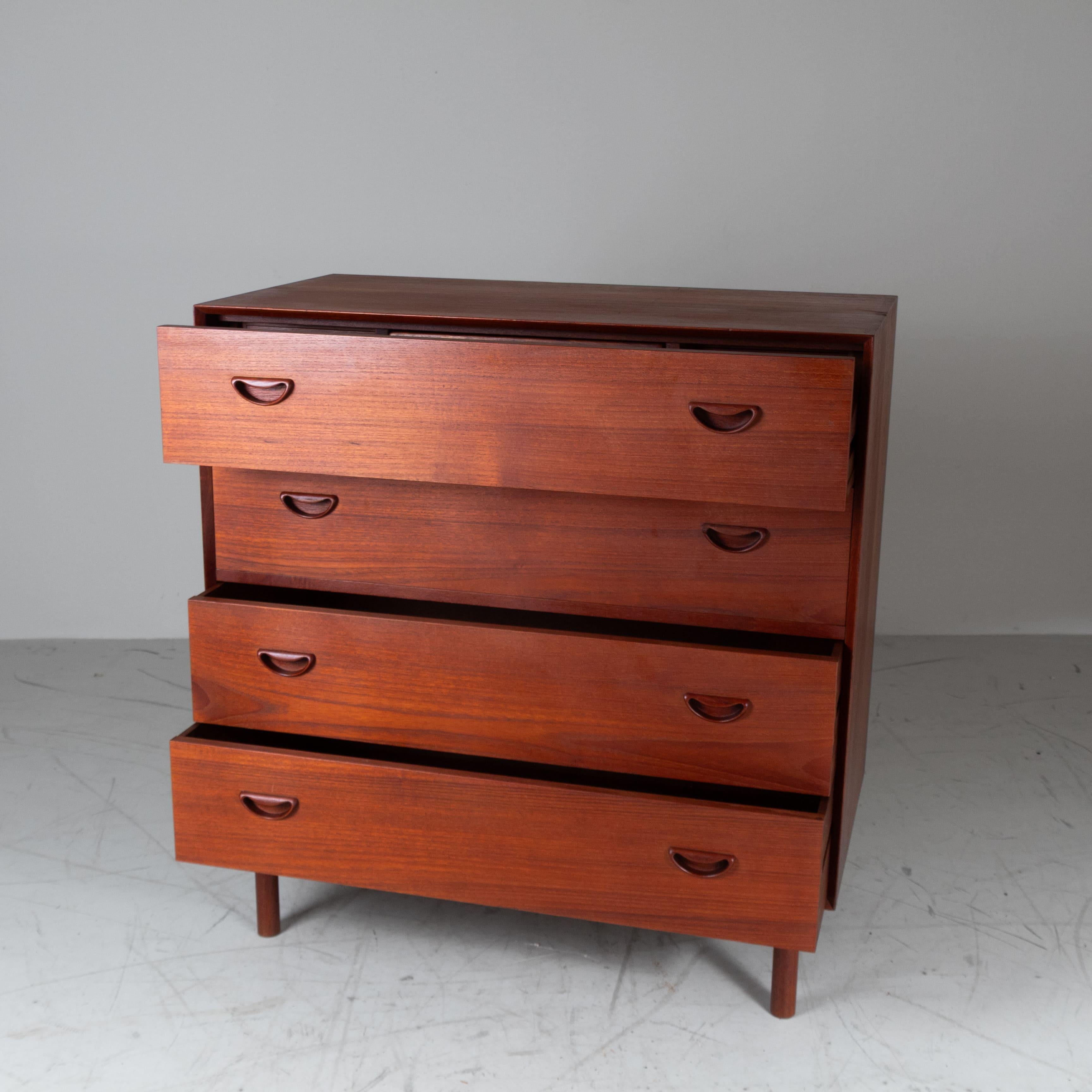 Mid-20th Century Peter Hvidt and Orla Mølgaard-Nielsen chest of drawers, Søborg Møbelfabrik, 1954 For Sale