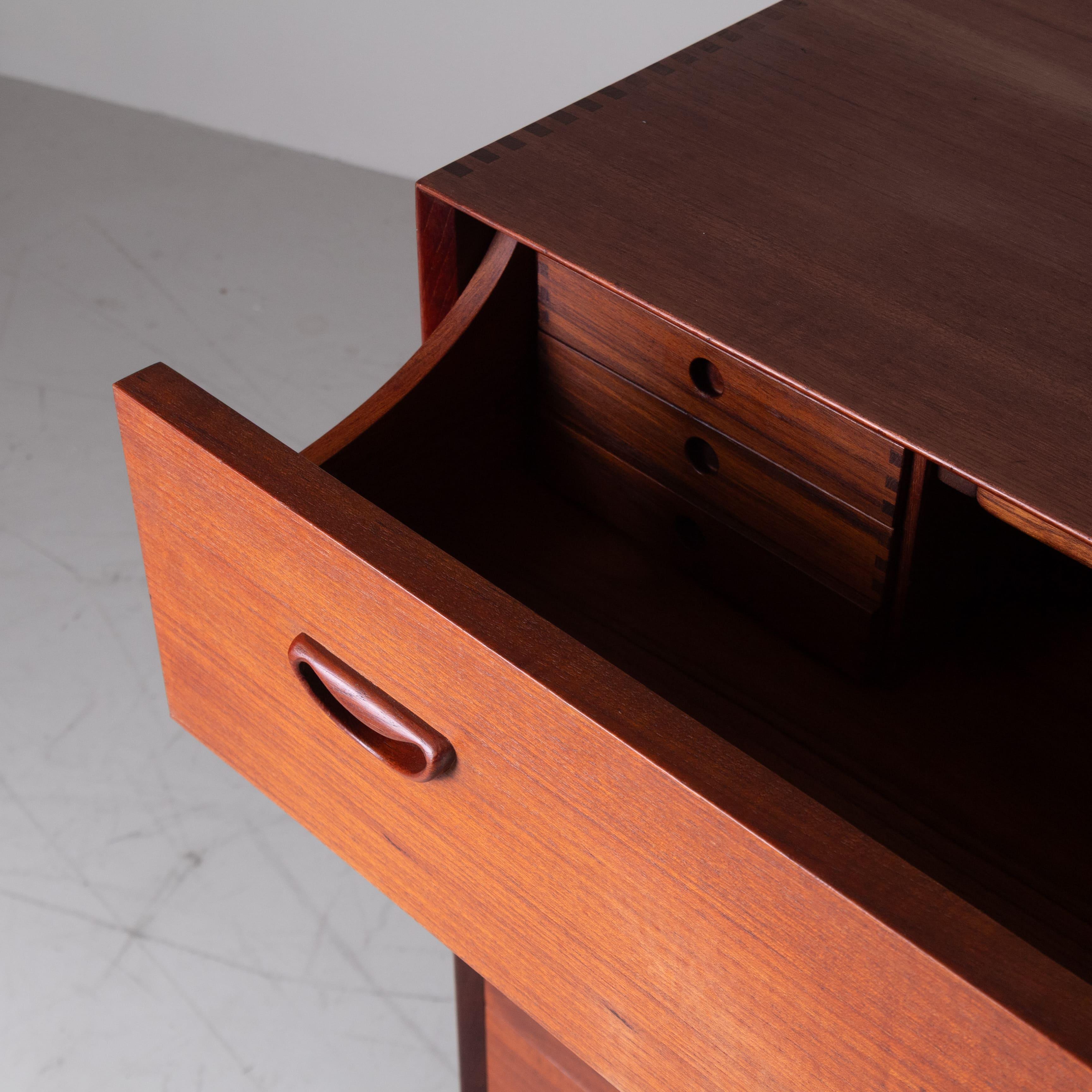 Peter Hvidt and Orla Mølgaard-Nielsen chest of drawers, Søborg Møbelfabrik, 1954 For Sale 1