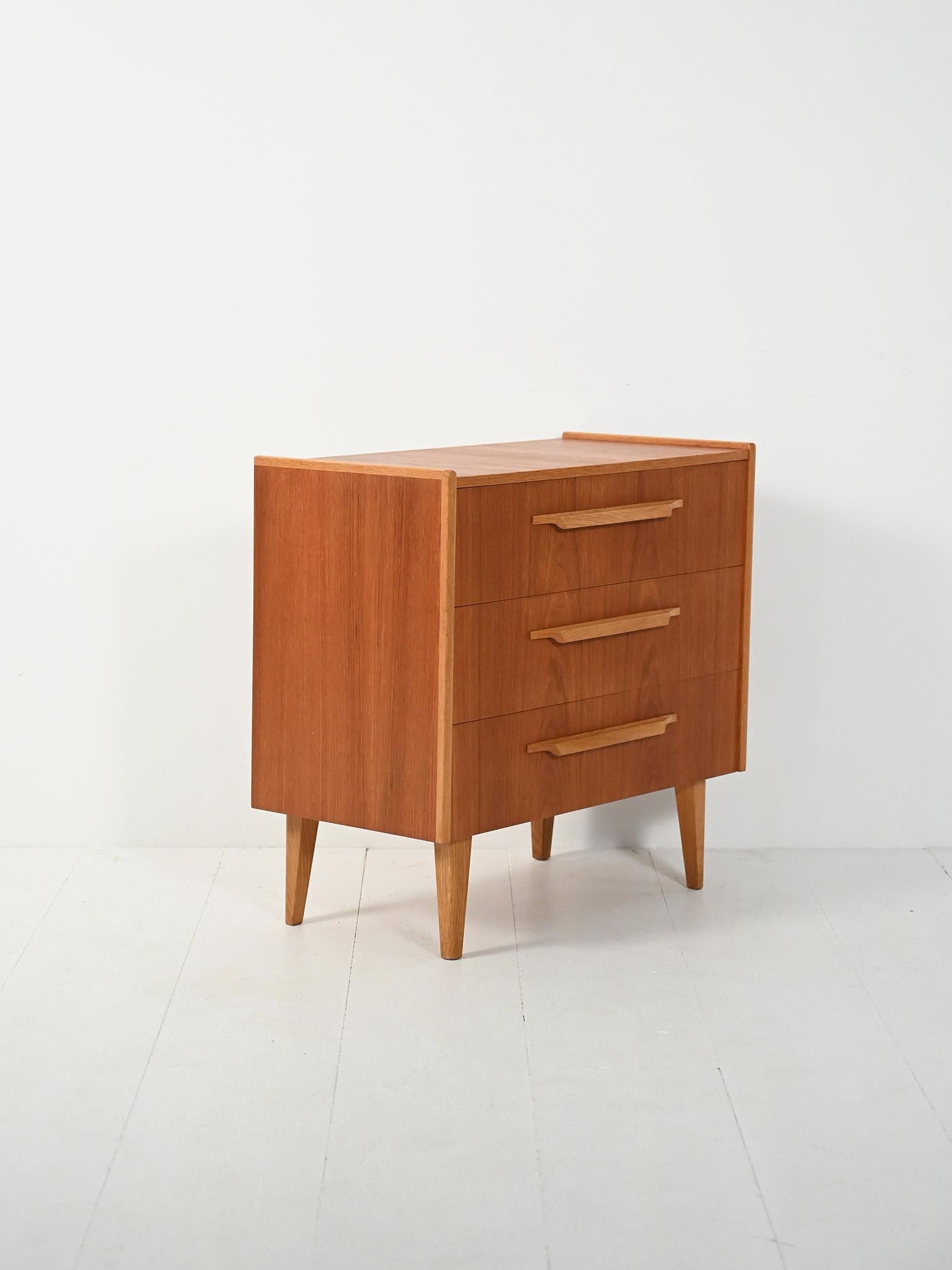 Scandinavian Modern Cassettiera scandinava ’50-60 in teak e rovere For Sale