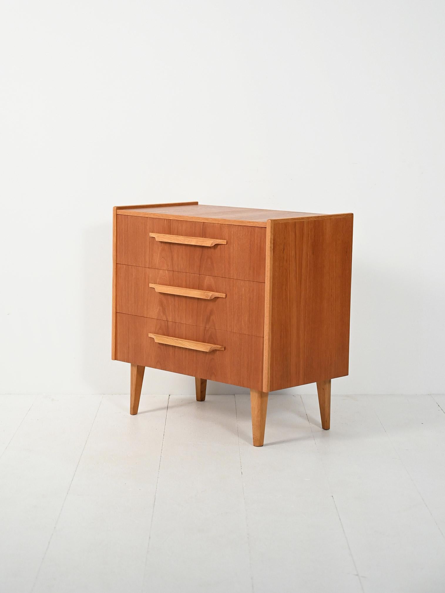 Swedish Cassettiera scandinava ’50-60 in teak e rovere For Sale