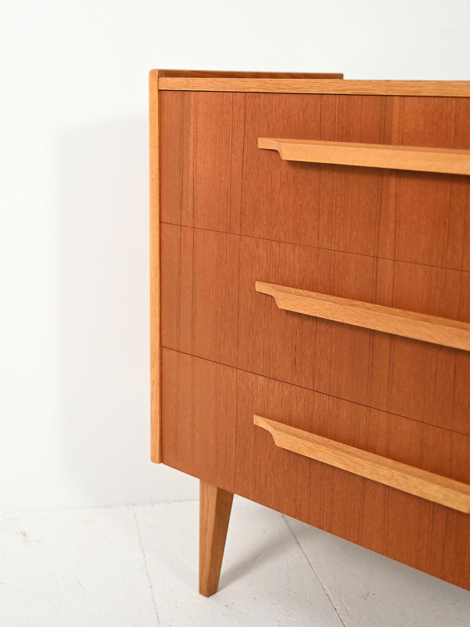 Oak Cassettiera scandinava ’50-60 in teak e rovere For Sale