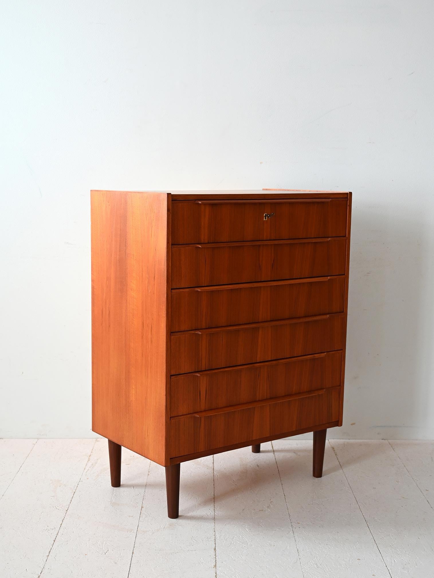 Scandinavo moderno Cassettiera scandinava anni '50/'60 a 6 cassetti in vendita