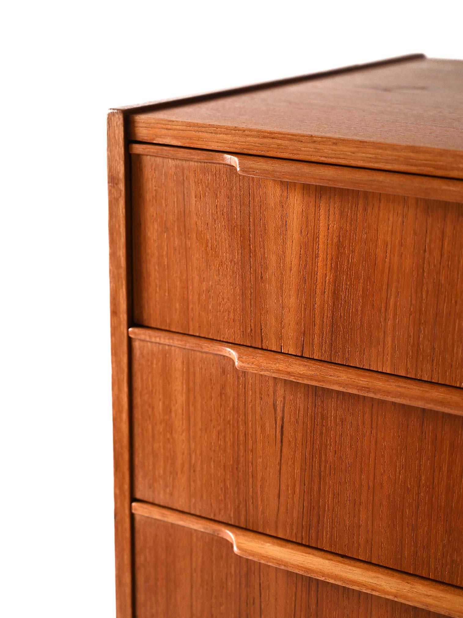 Teak Cassettiera scandinava anni '50/'60 a 6 cassetti in vendita
