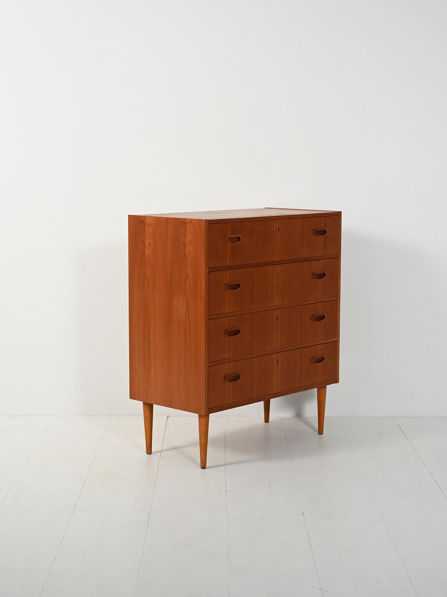 Cassettiera scandinava anni ’50-60 in teak (Skandinavische Moderne) im Angebot