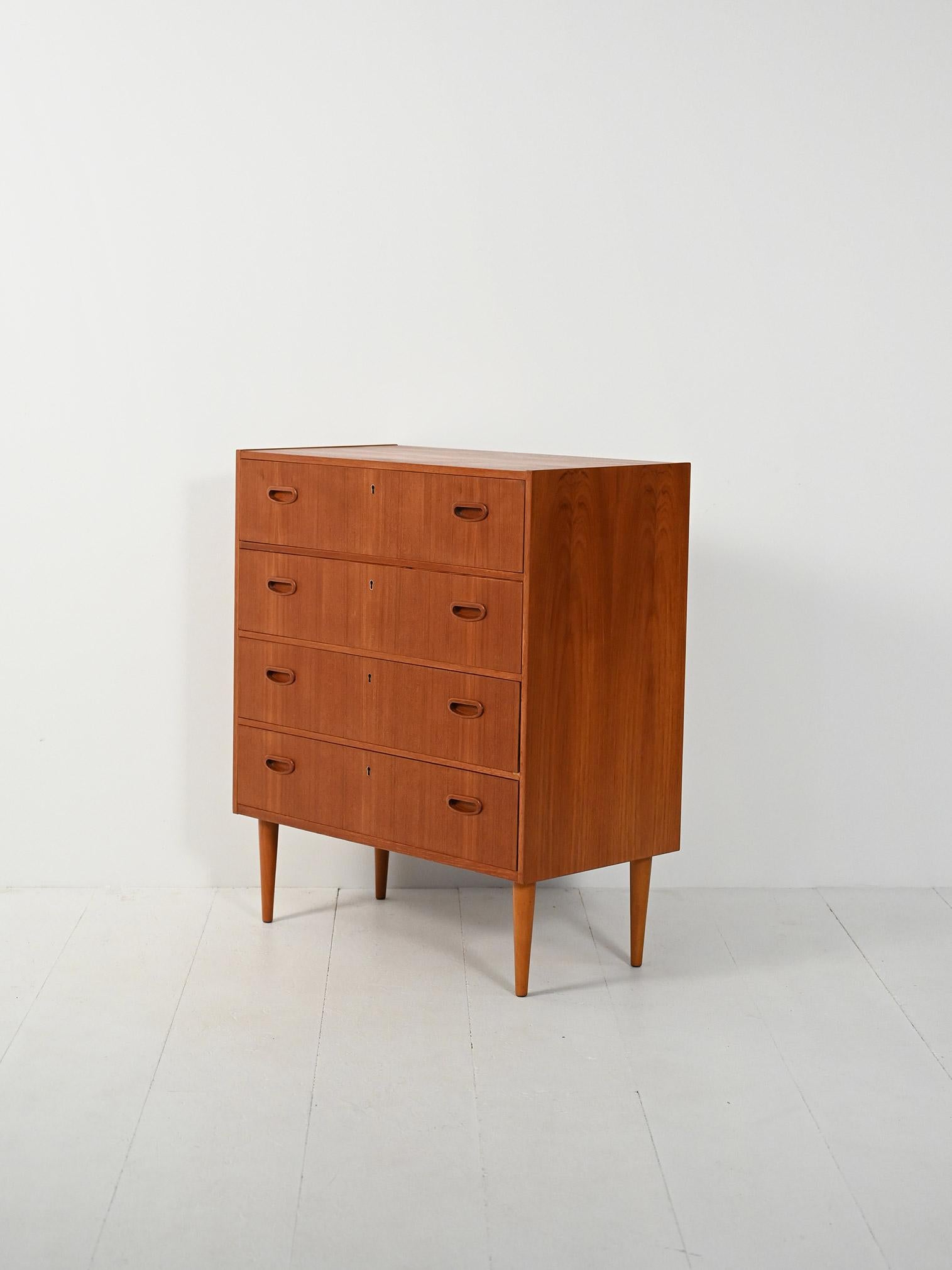 Cassettiera scandinava anni ’50-60 in teak (Skandinavisch) im Angebot