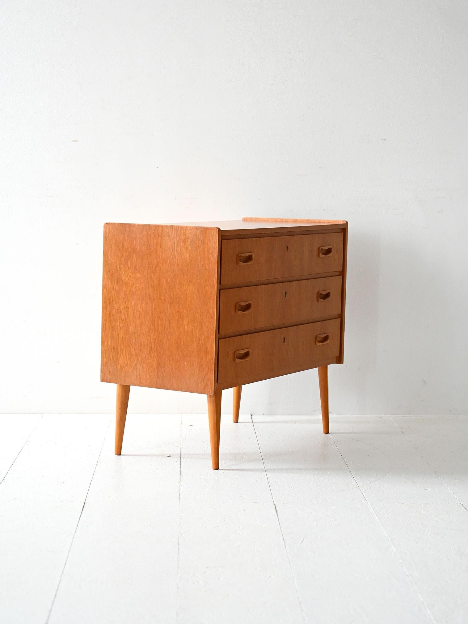 Scandinavo moderno Cassettiera scandinava anni ’60 in rovere in vendita