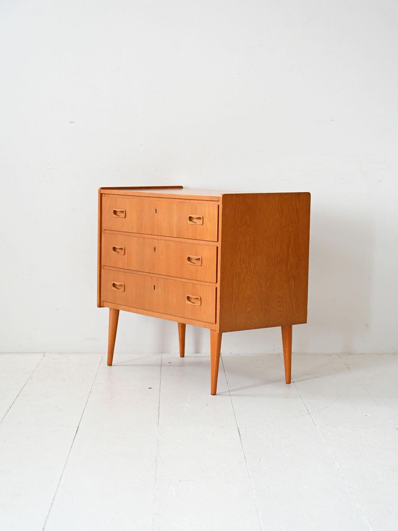 Scandinavian Cassettiera scandinava anni ’60 in rovere in vendita