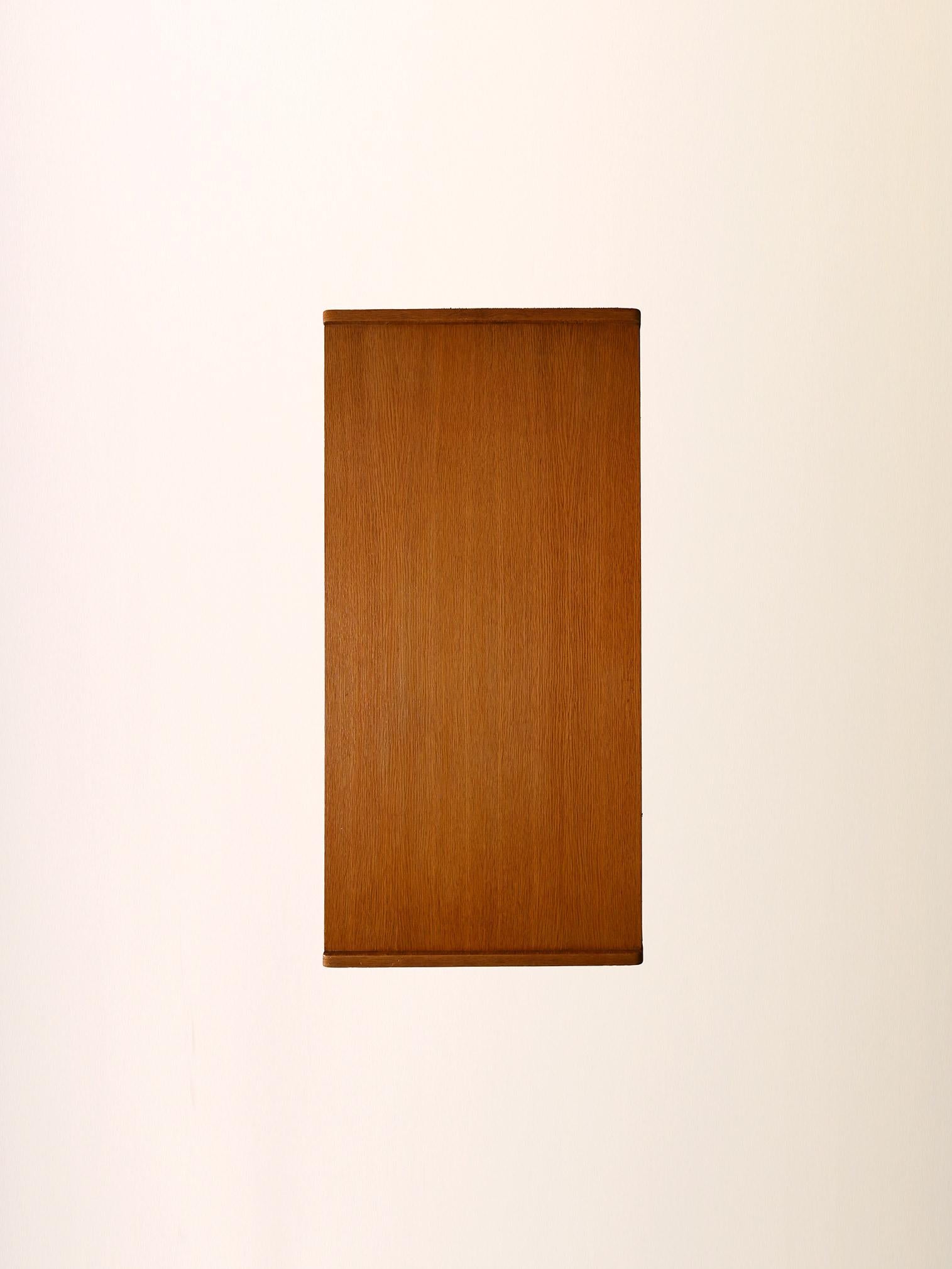 Cassettiera scandinava anni ’60 in rovere in vendita 1