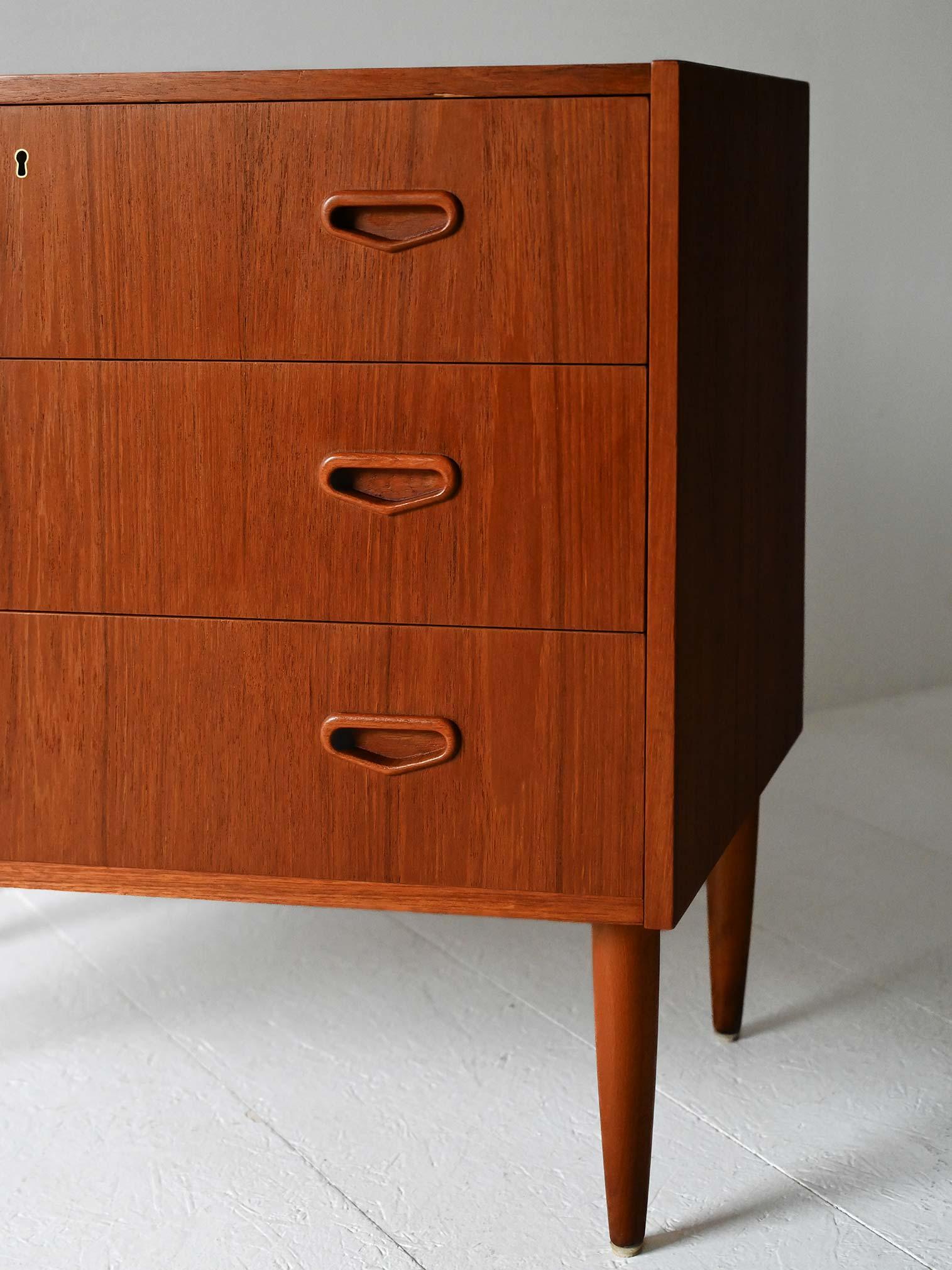Mid-20th Century Cassettiera scandinava anni ’60 in teak For Sale
