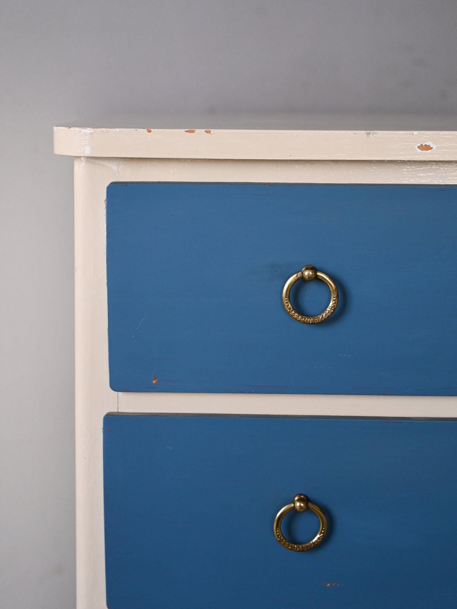 Metal Scandinavian blue and white chest of drawers For Sale