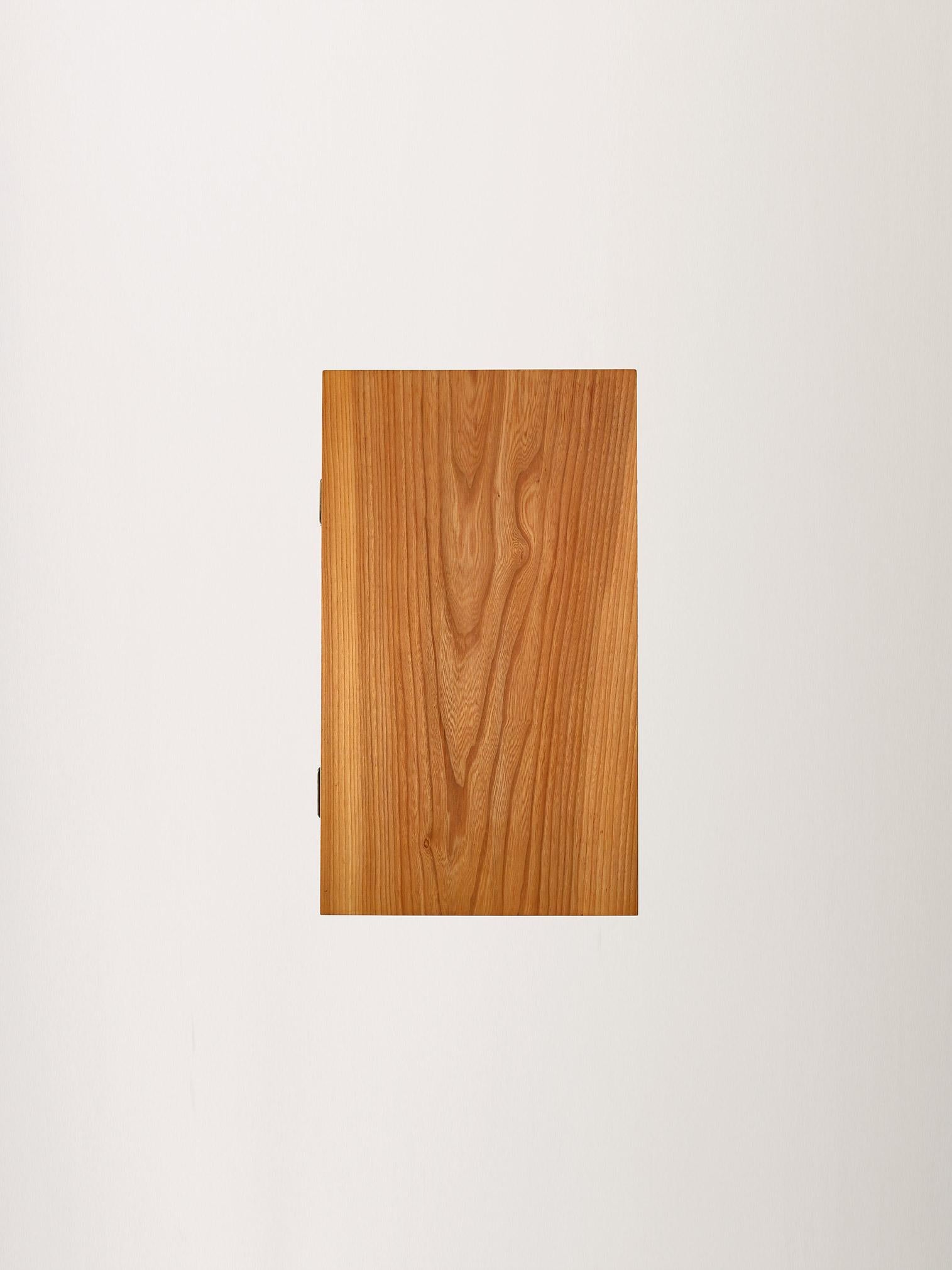 Cassettiera scandinava in olmo anni '50 in vendita 3