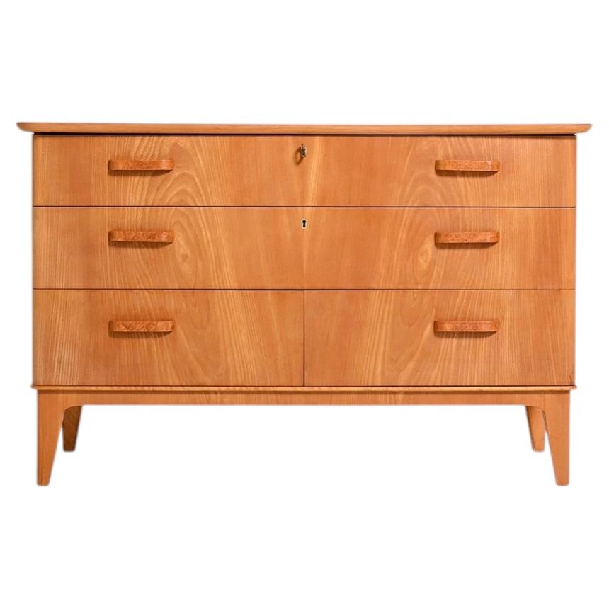 Scandinavian elm chest of drawers from the 1940s