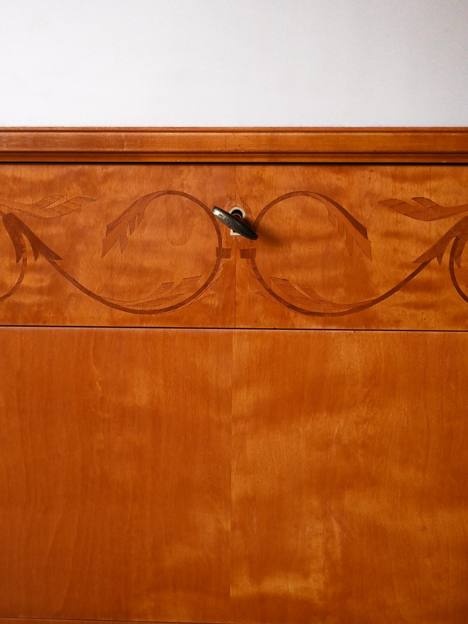 Wood Scandinavian oak and burl chest of drawers For Sale
