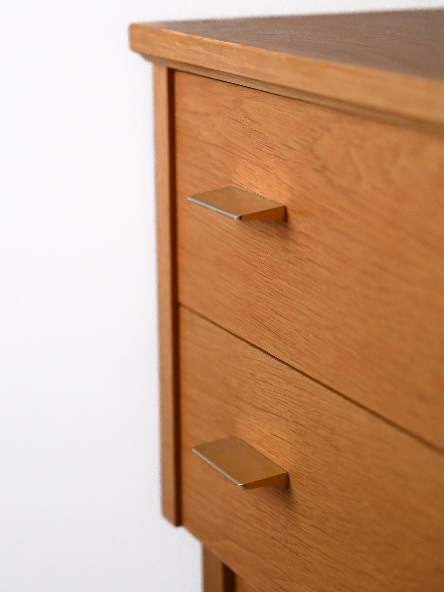 Cassettiera scandinava in rovere in vendita 1