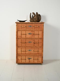 Commode scandinave en pin et bambou de style colonial