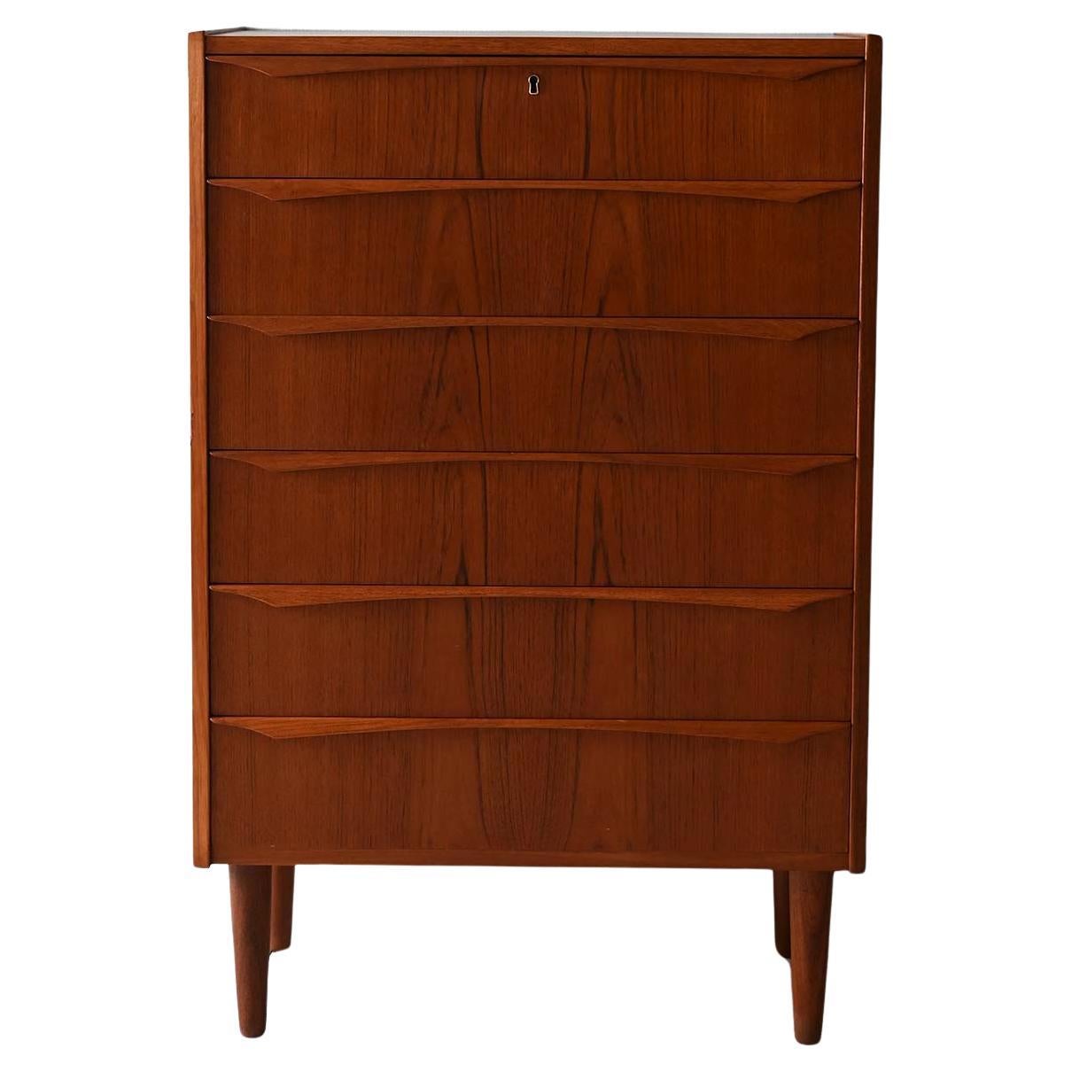 Scandinavian teak chest of drawers from the 1950s/60s