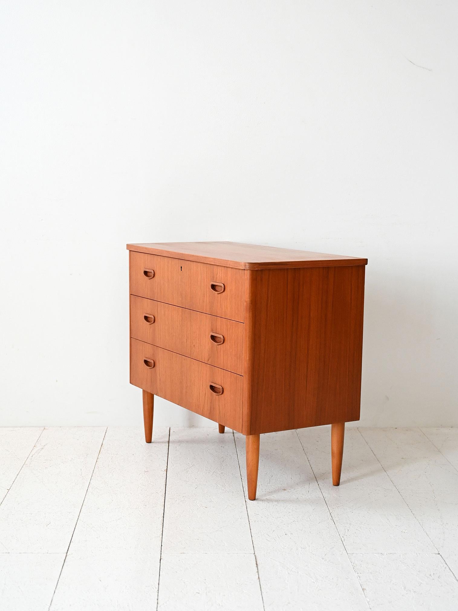 Cassettiera scandinava in teak anni ’60 Scandinavian en venta