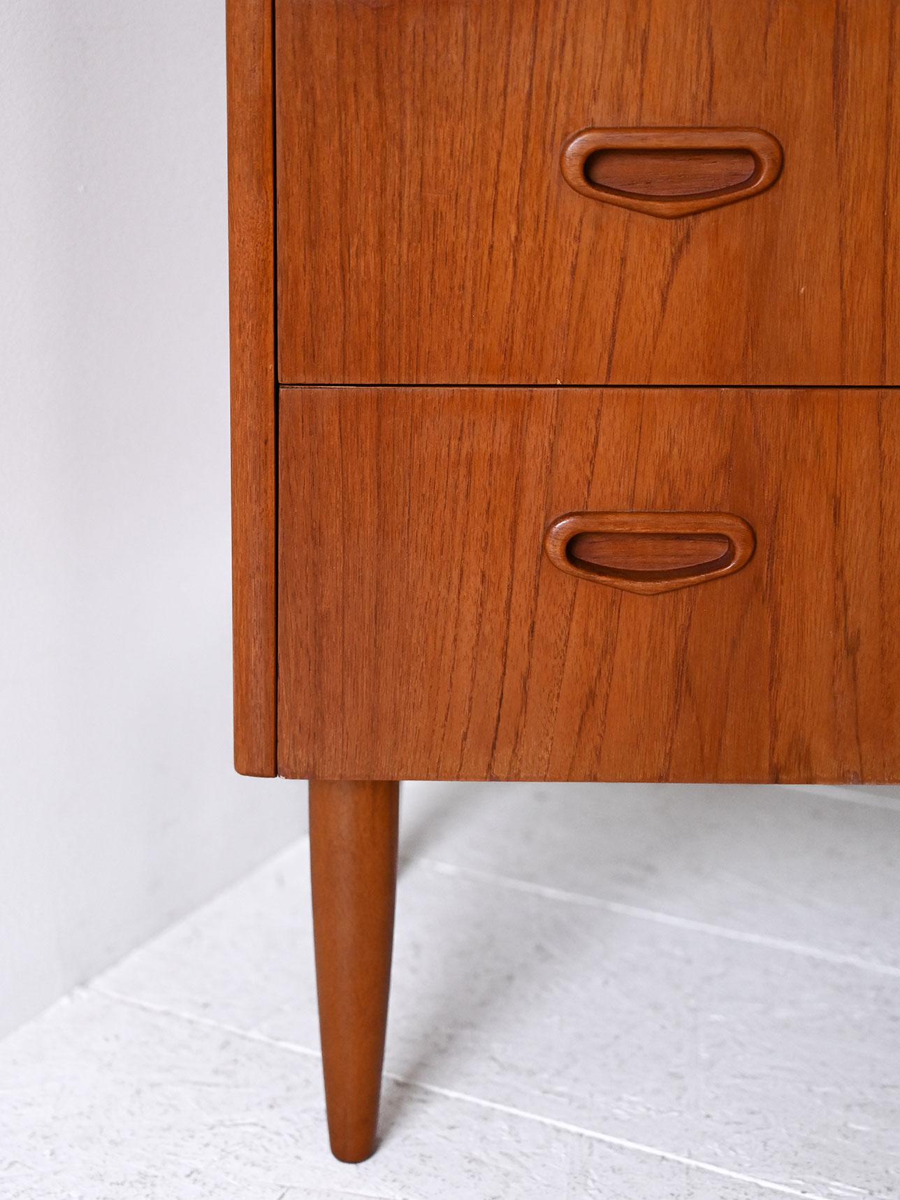 Cassettiera scandinava in teak anni ’60 Mid-20th Century en venta