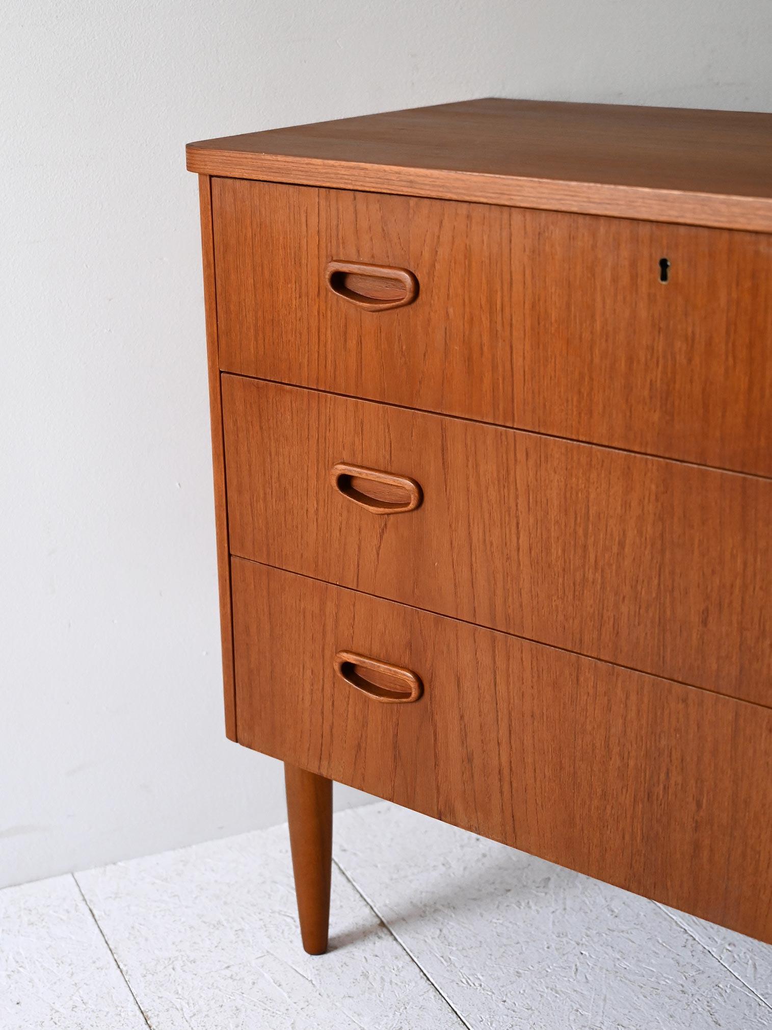 Cassettiera scandinava in teak anni ’60 Teca en venta