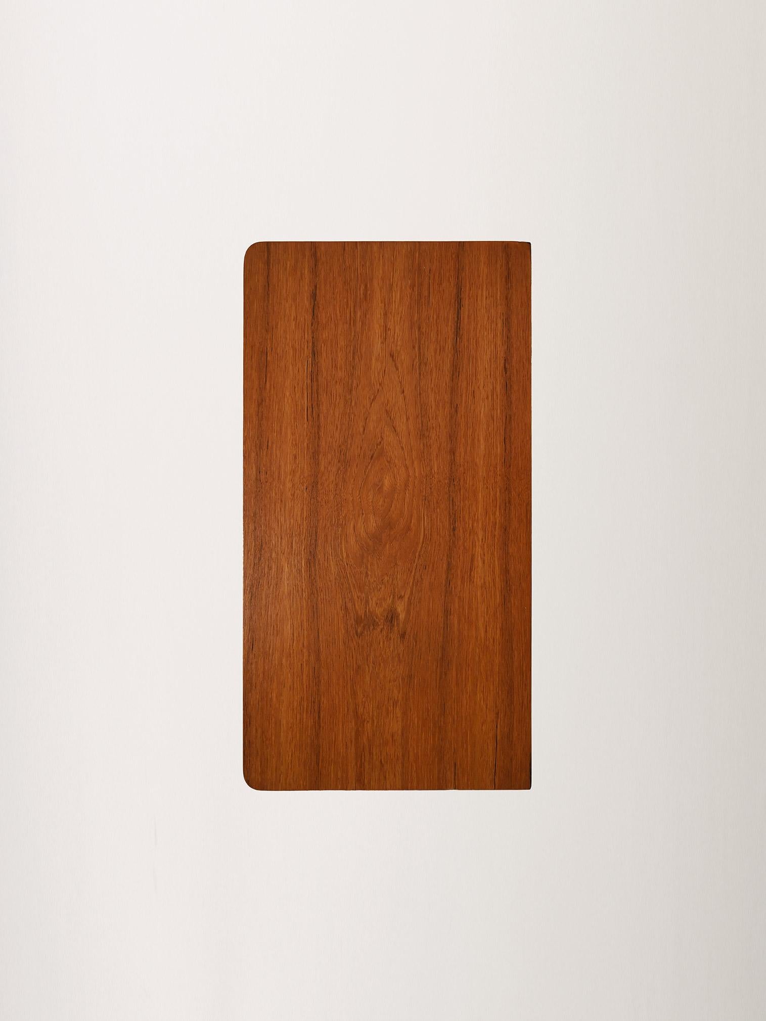 Cassettiera scandinava in teak con gambe in betulla tornite, anni ’50 For Sale 2