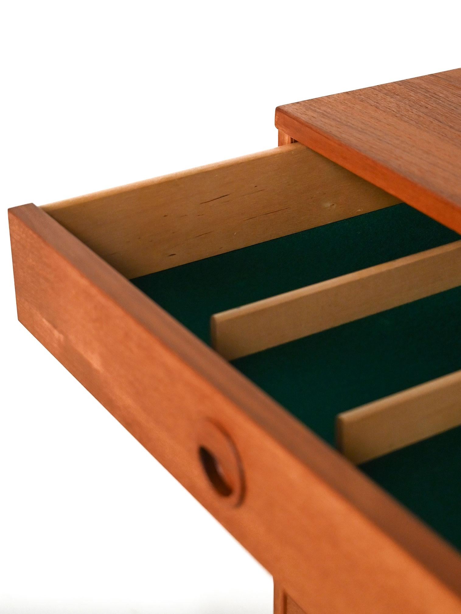 Cassettiera scandinava in teak con sei cassetti, anni '60 in vendita 3