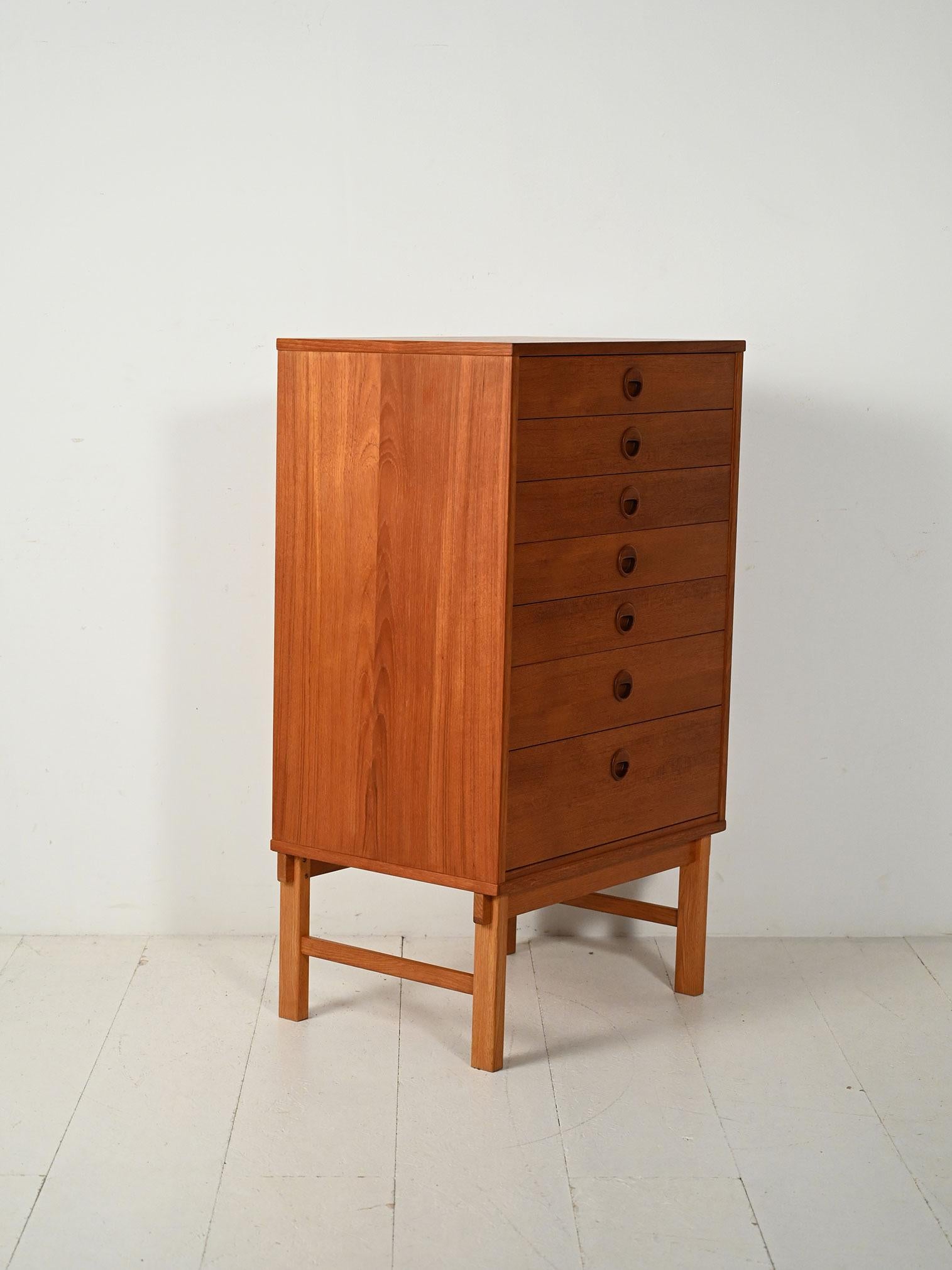 Scandinavo moderno Cassettiera scandinava in teak con sei cassetti, anni '60 in vendita