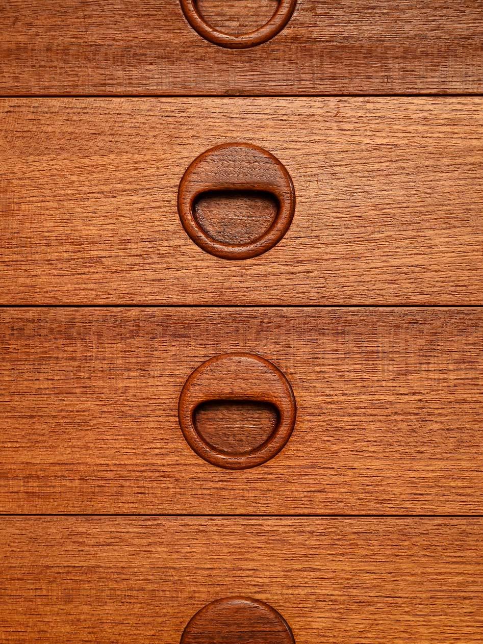Metà XX secolo Cassettiera scandinava in teak con sei cassetti, anni '60 in vendita