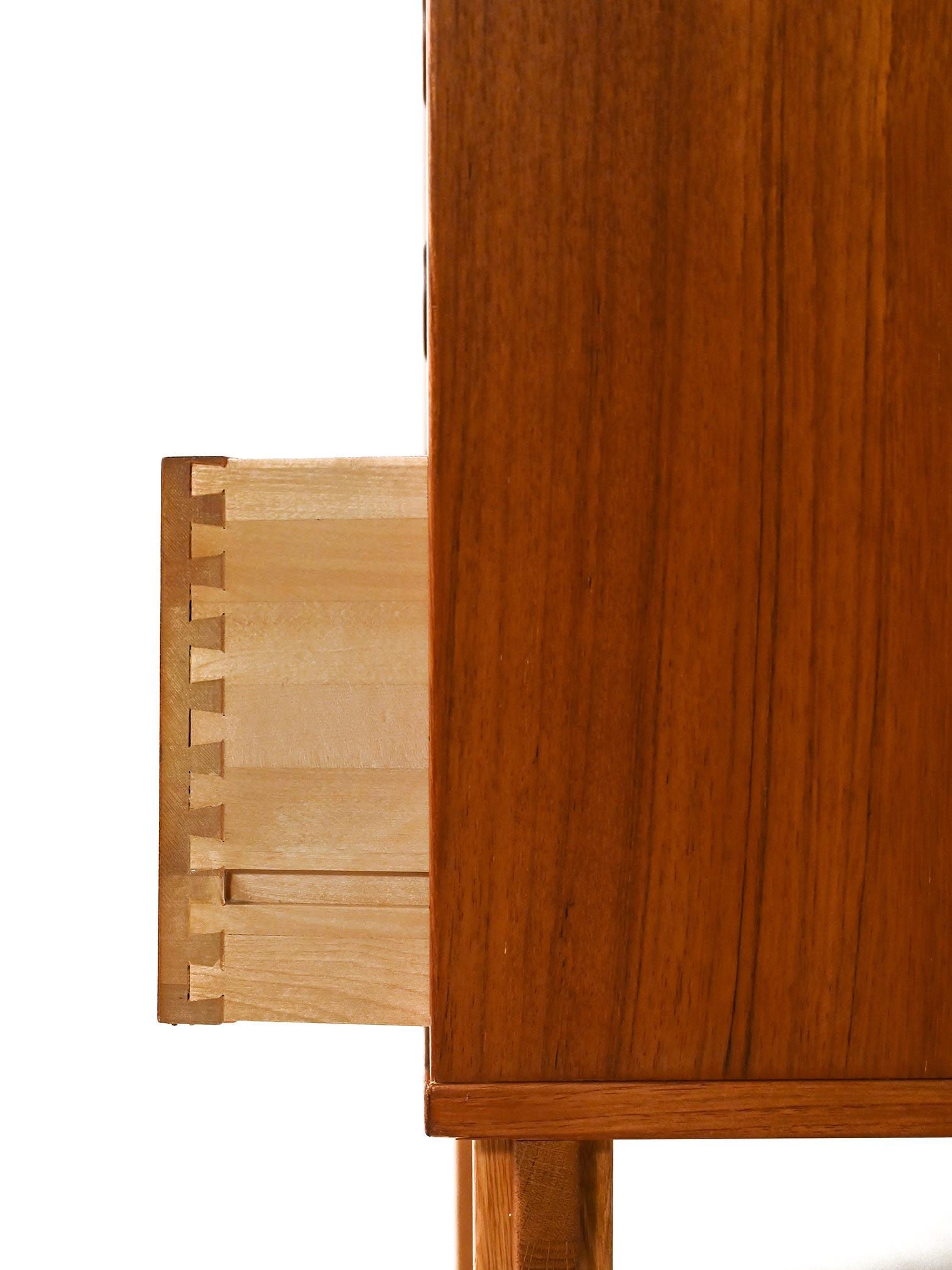 Cassettiera scandinava in teak con sei cassetti, anni '60 in vendita 2