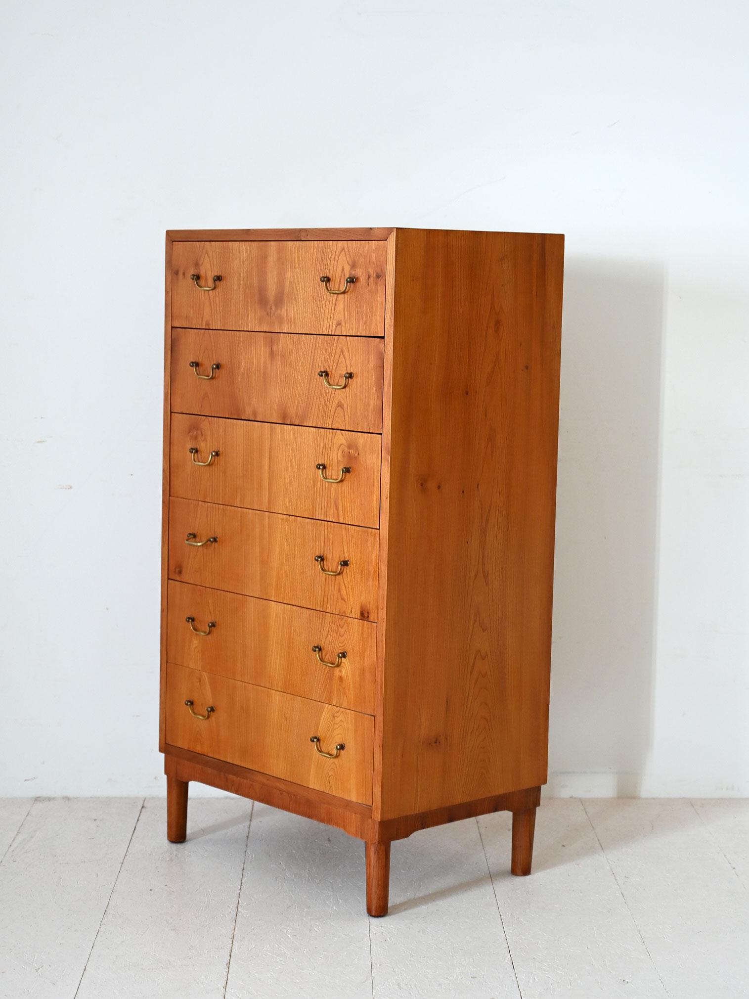 Scandinavian vintage walnut chest of drawers In Good Condition For Sale In Brescia, IT