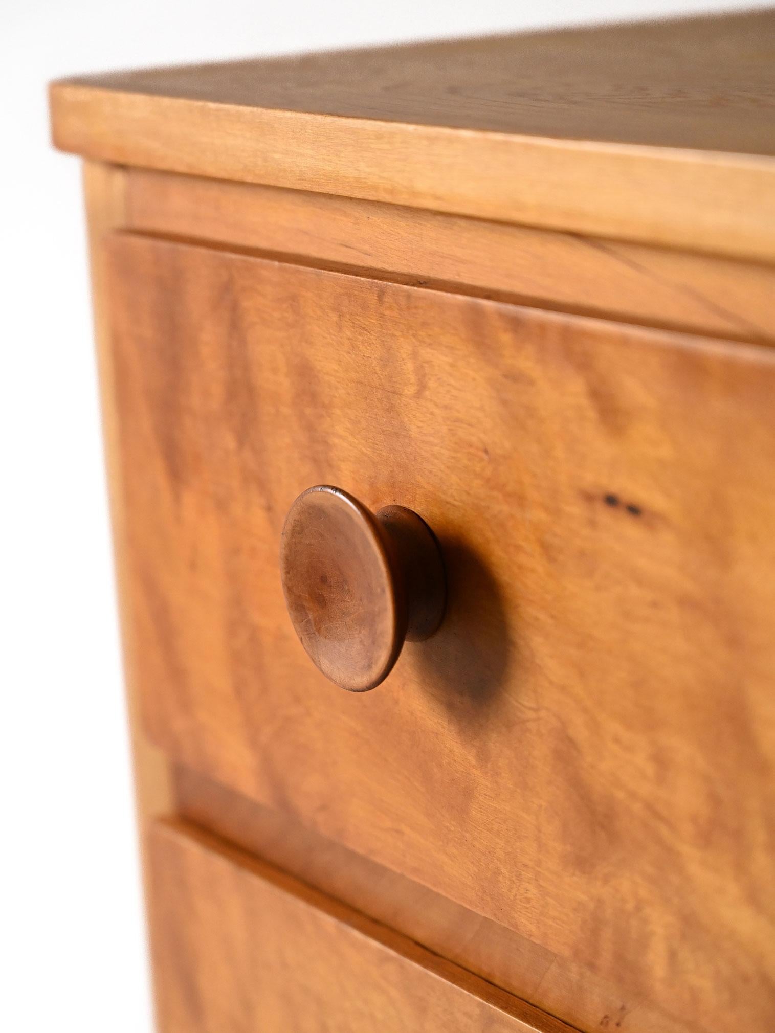 Cassettiera scandinava vintage in rovere anni ’50 in vendita 2