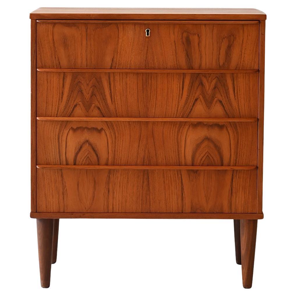 Cassettiera scandinava vintage in teak fiammato