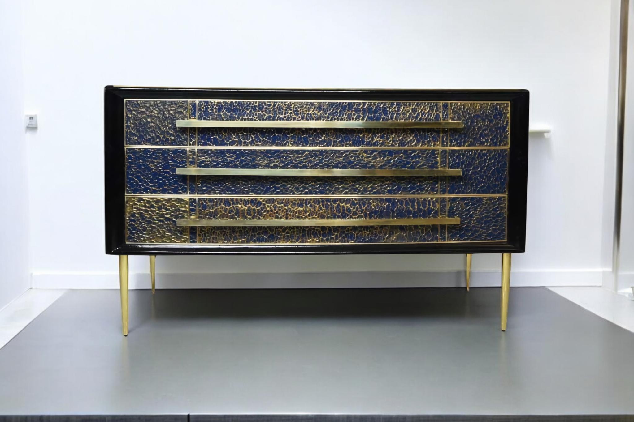 Ottone Chest of drawers, antique sapphire blue Murano glass, gold leaf, brass jf in vendita