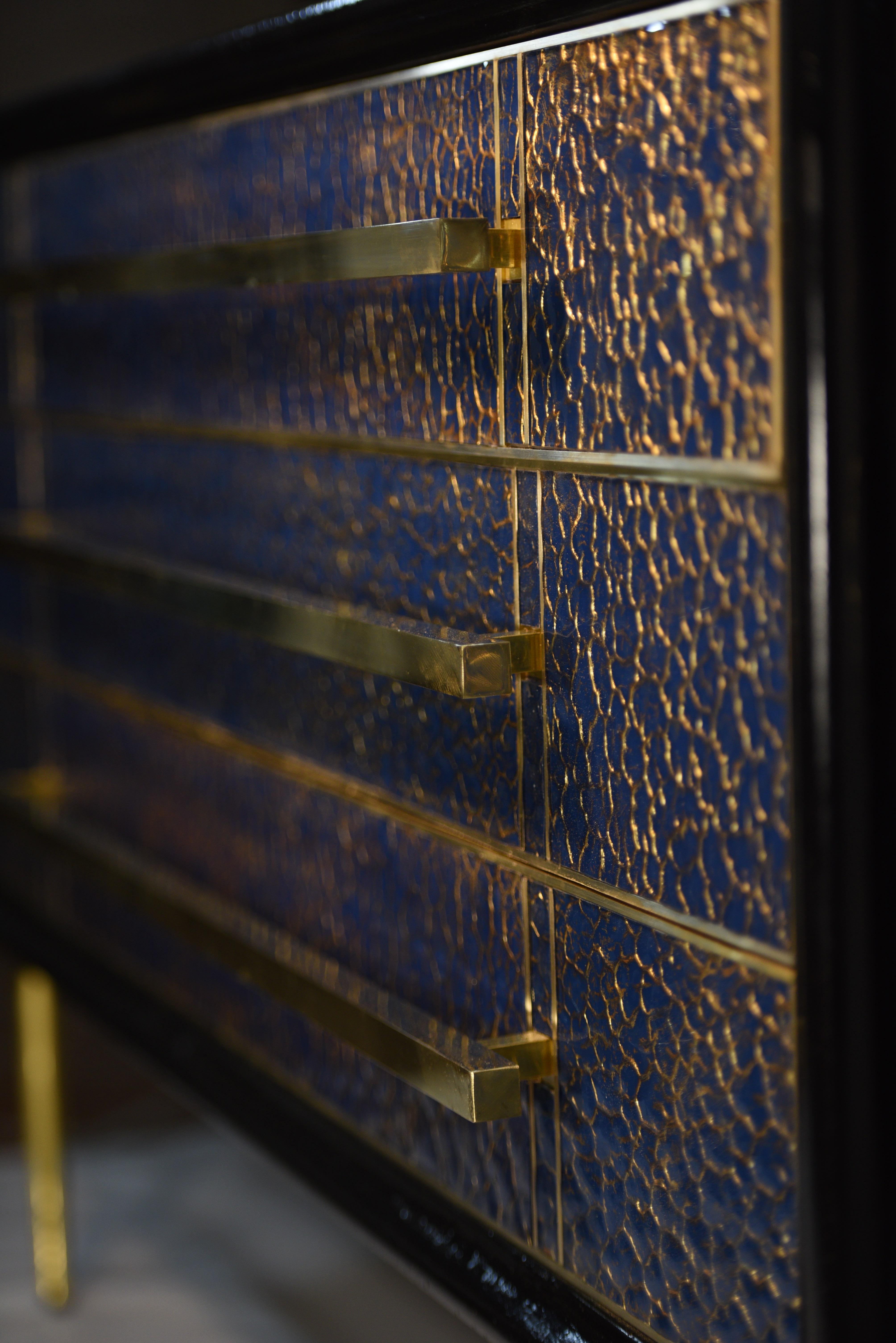 Italian Chest of drawers, antique sapphire blue Murano glass, gold leaf, brass jf in vendita