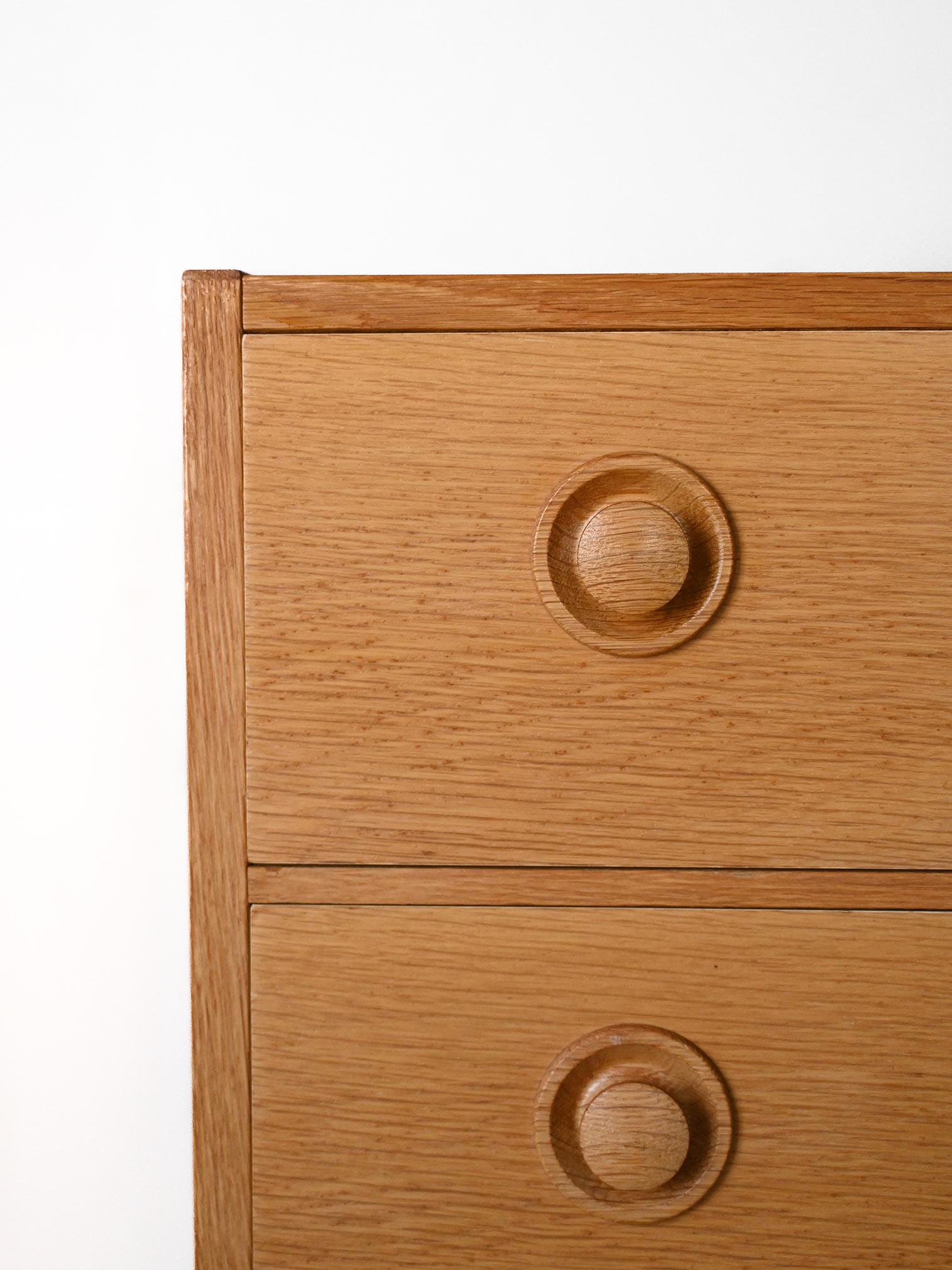 Mid-20th Century Vintage oak chest of drawers For Sale