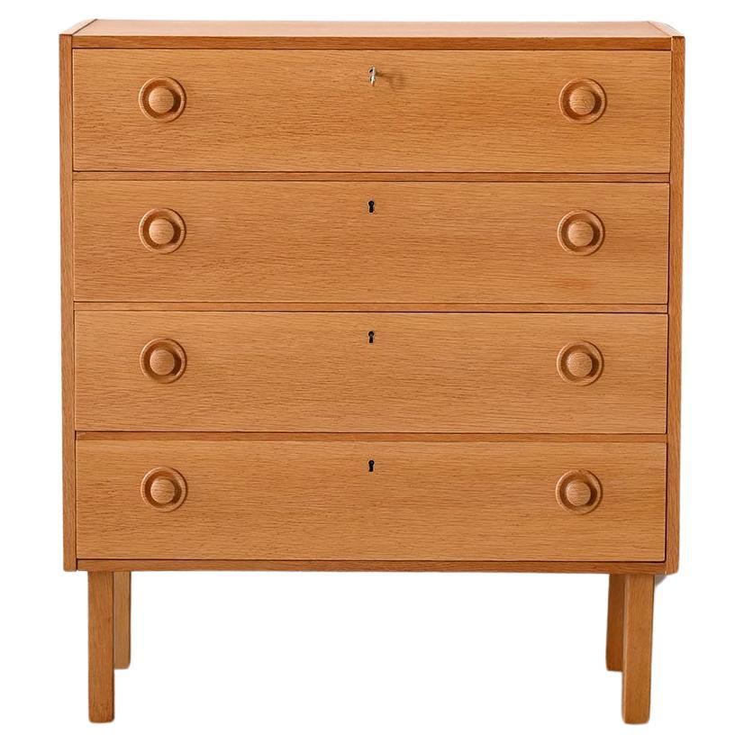 Vintage oak chest of drawers For Sale