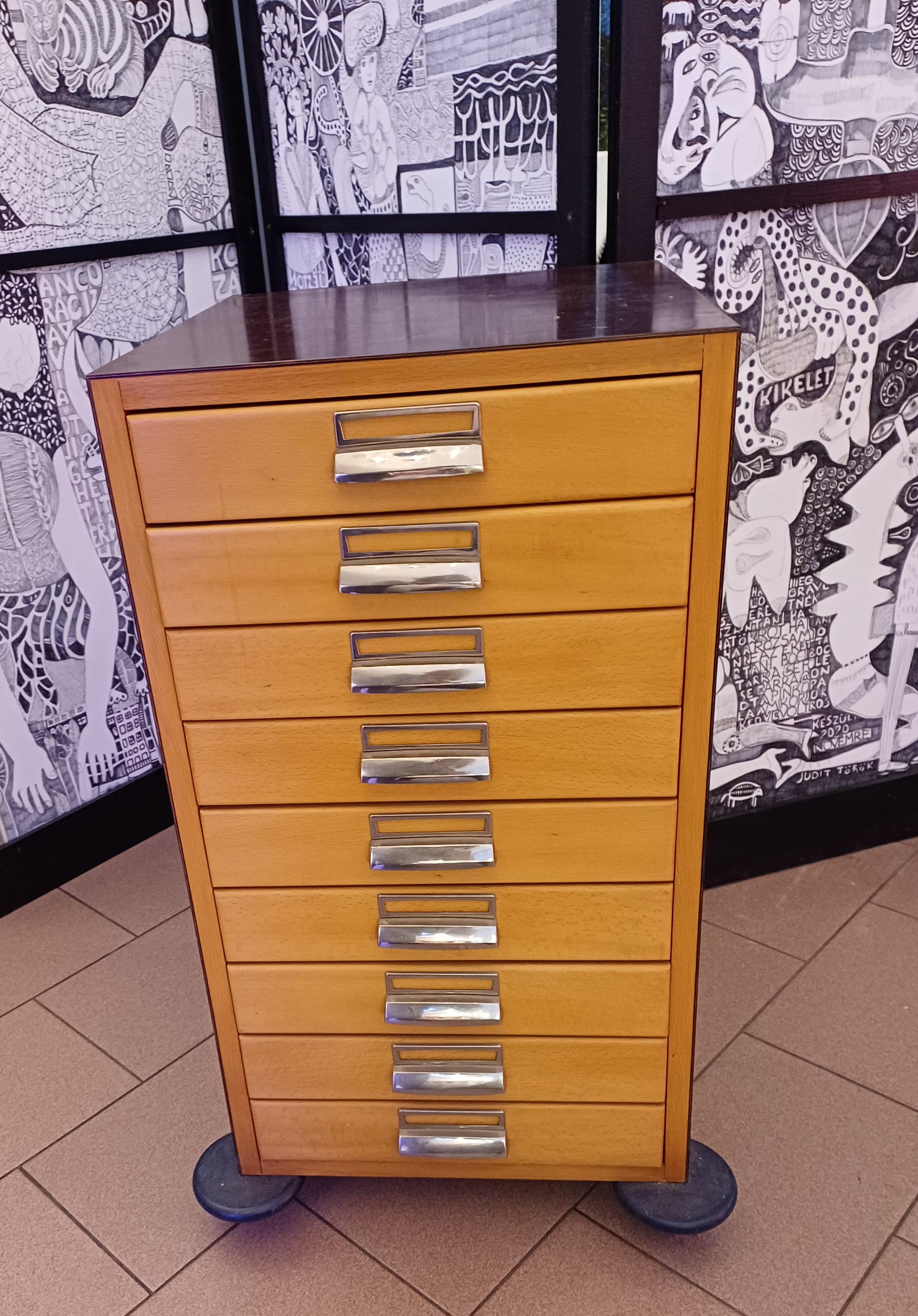 European 1980s 9-drawer chest of drawers. For Sale
