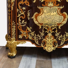 Cassettone dalla forma bombata in stile Pietro Piffetti, del ‘900
