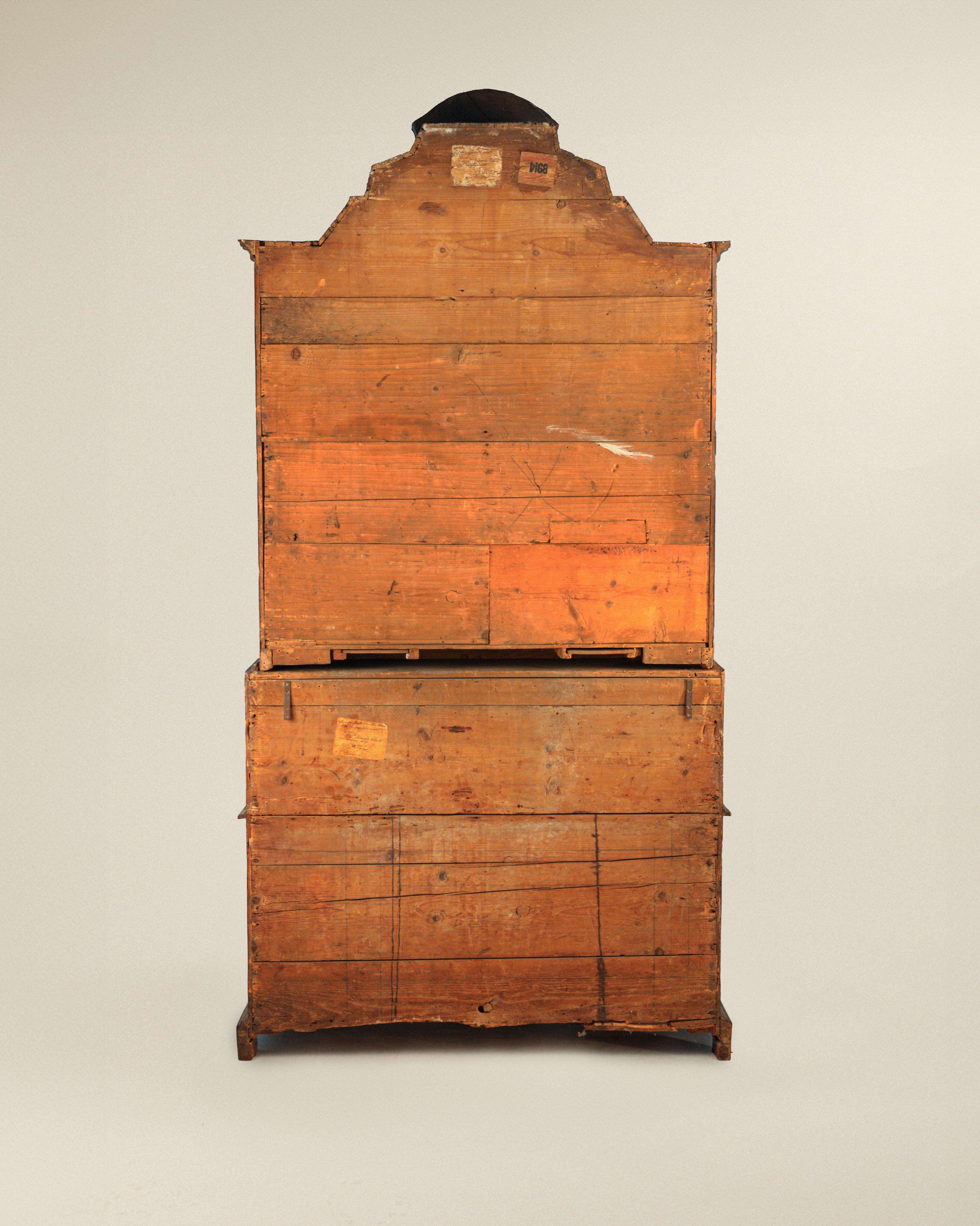 Aufklappbare Kommode mit Steigbügel, getäfelt in Johannisbrotbaumholz, Venetien 18 (Holz) im Angebot