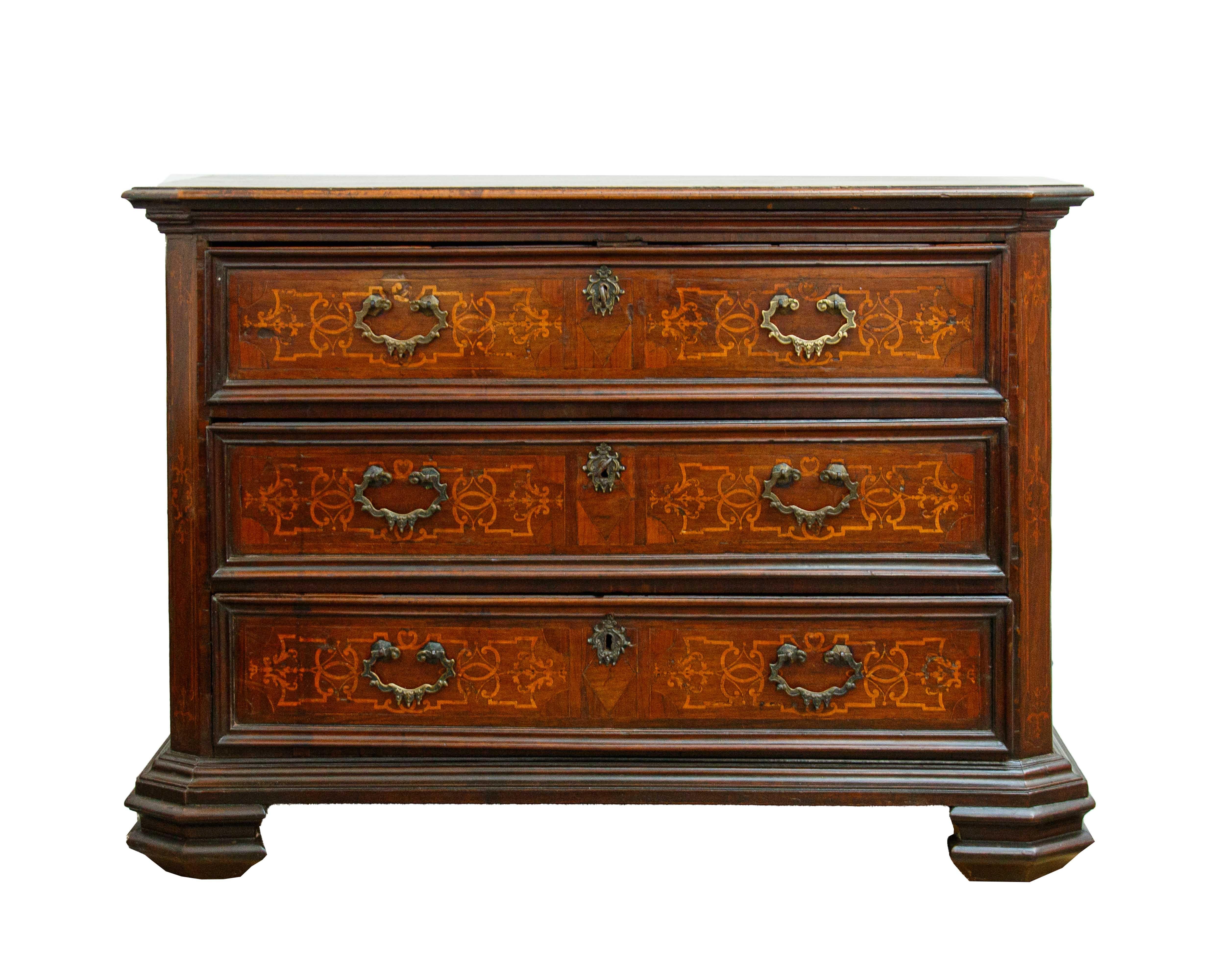Wood Three-drawer chest of drawers, Lake Maggiore, 17th century For Sale